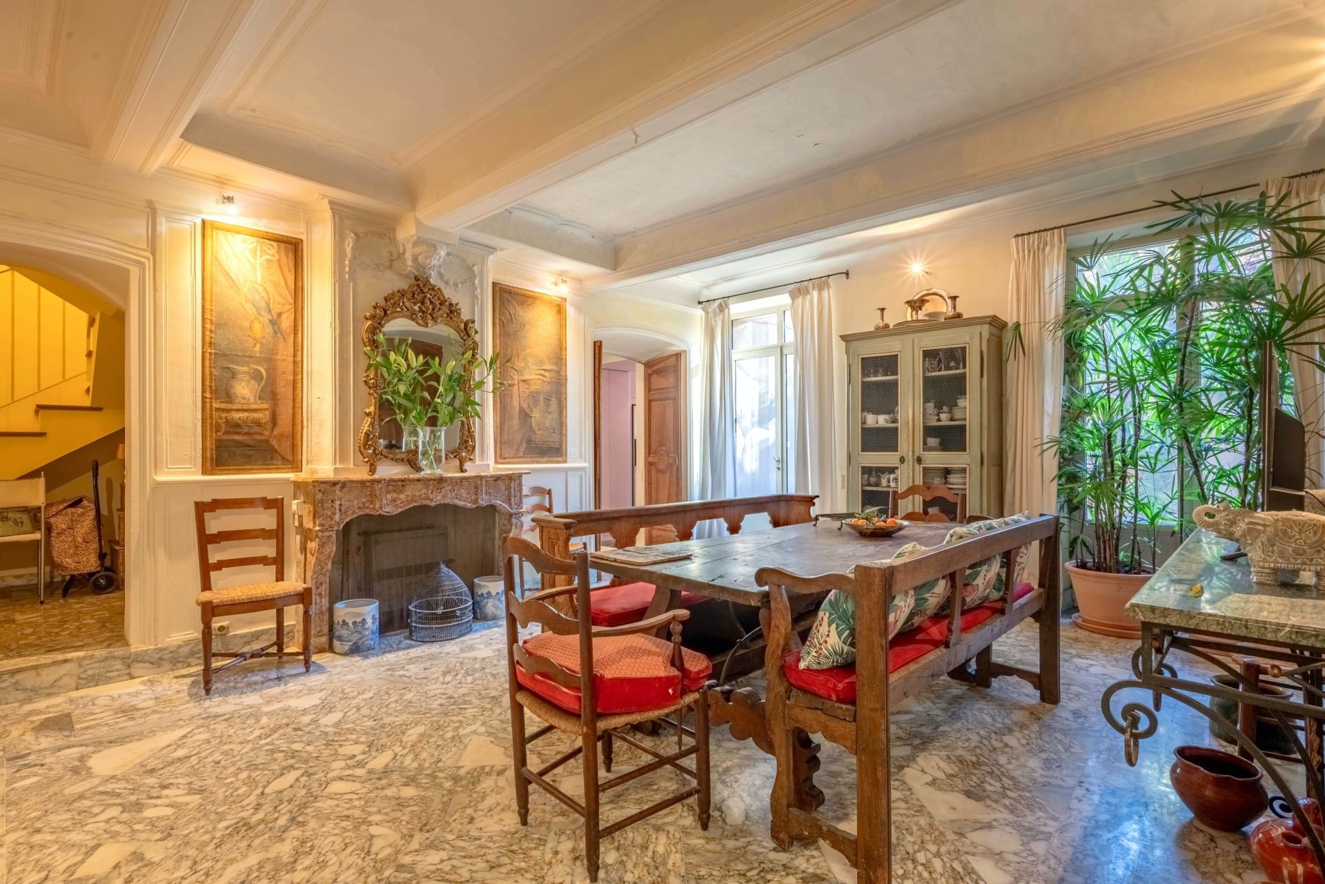 luxury apartment 8 Rooms for sale on AIX EN PROVENCE (13100)