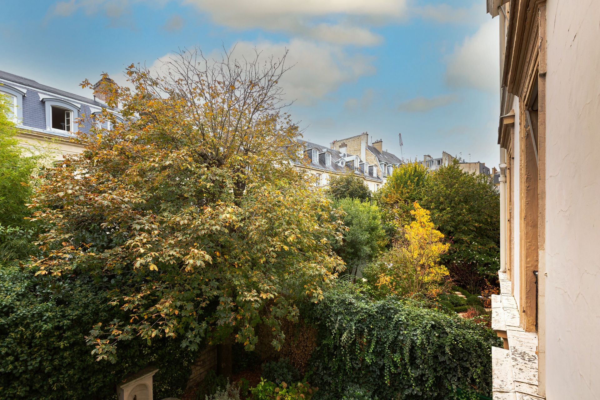 luxury apartment 4 Rooms for sale on PARIS (75007)