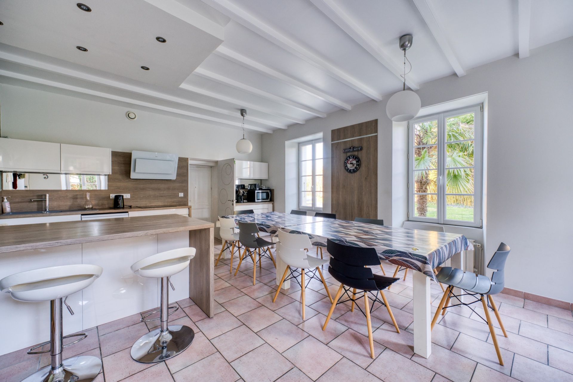 luxury house 11 Rooms for sale on LE GUA (17600)