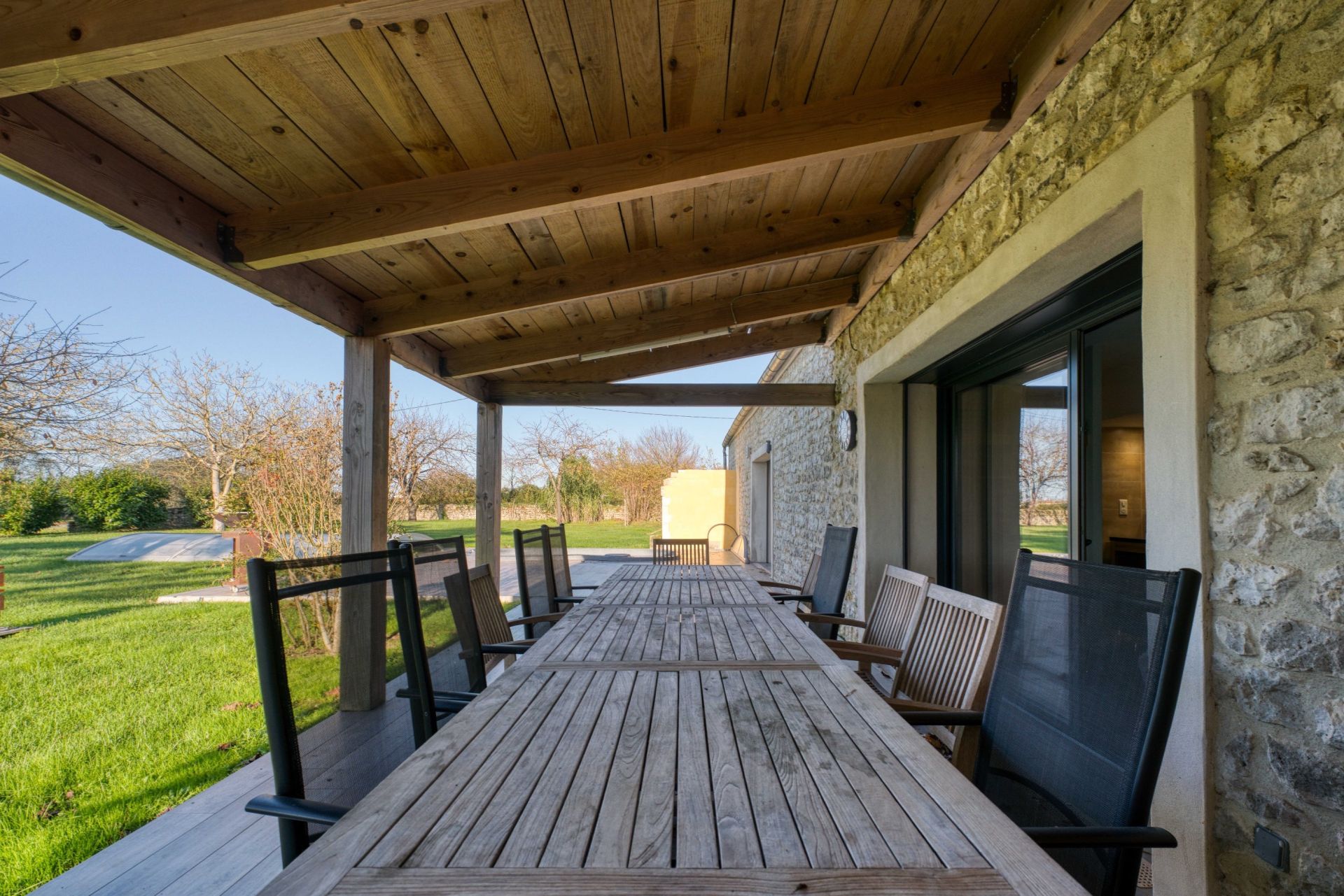 luxury house 11 Rooms for sale on LE GUA (17600)