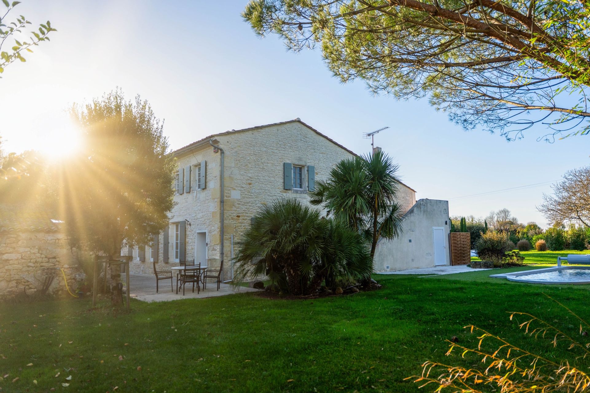 luxury house 11 Rooms for sale on LE GUA (17600)