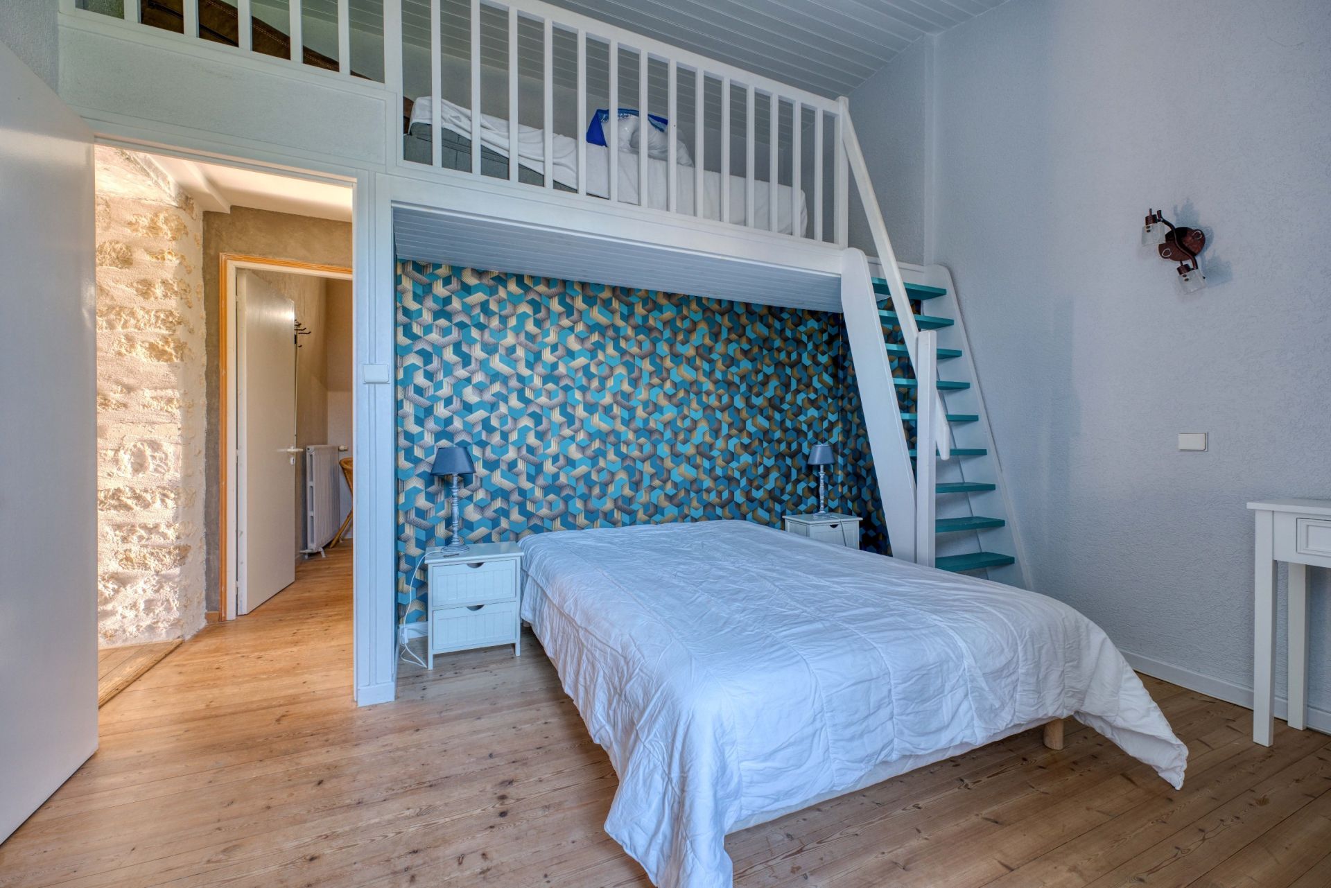 luxury house 11 Rooms for sale on LE GUA (17600)