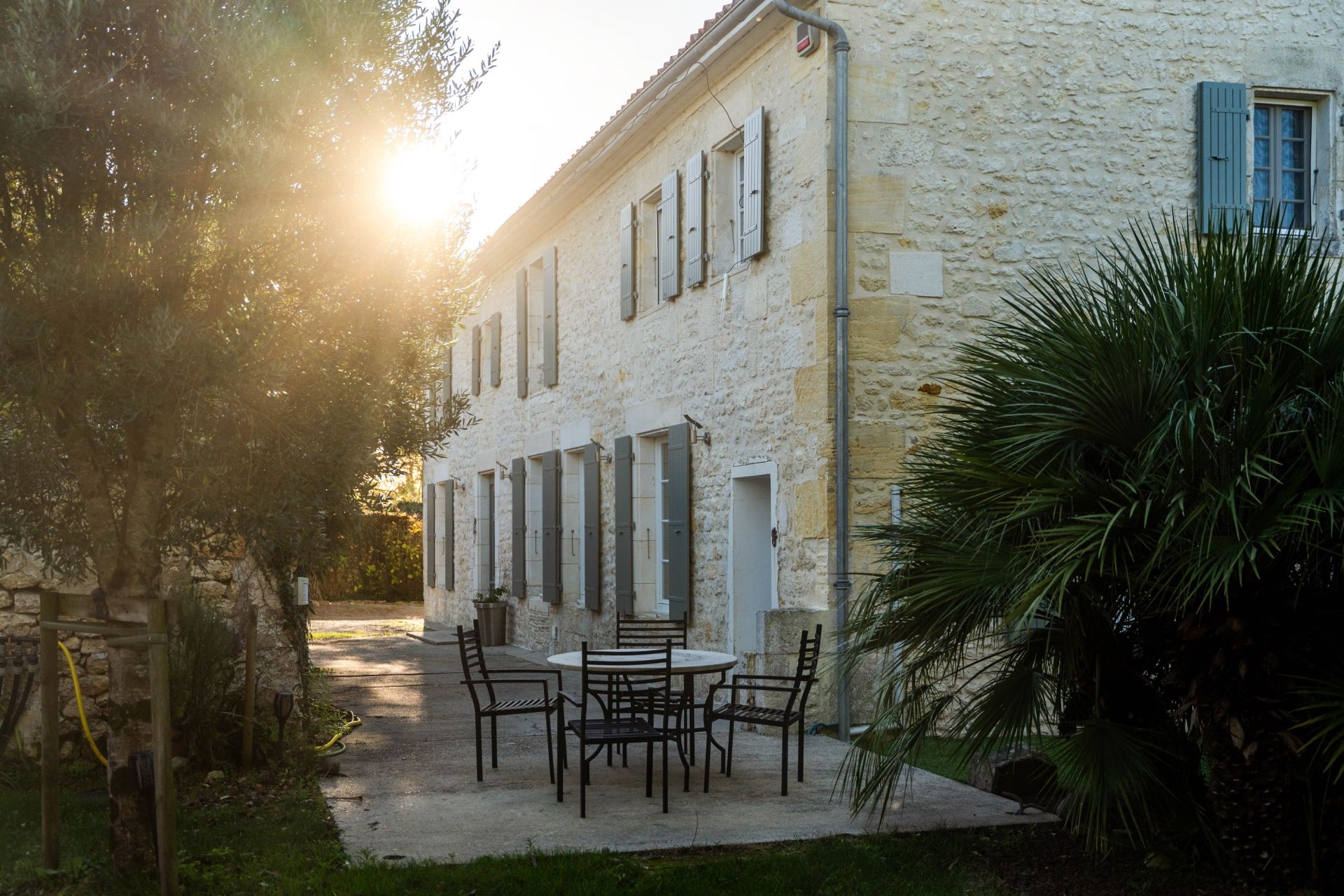 luxury house 11 Rooms for sale on LE GUA (17600)