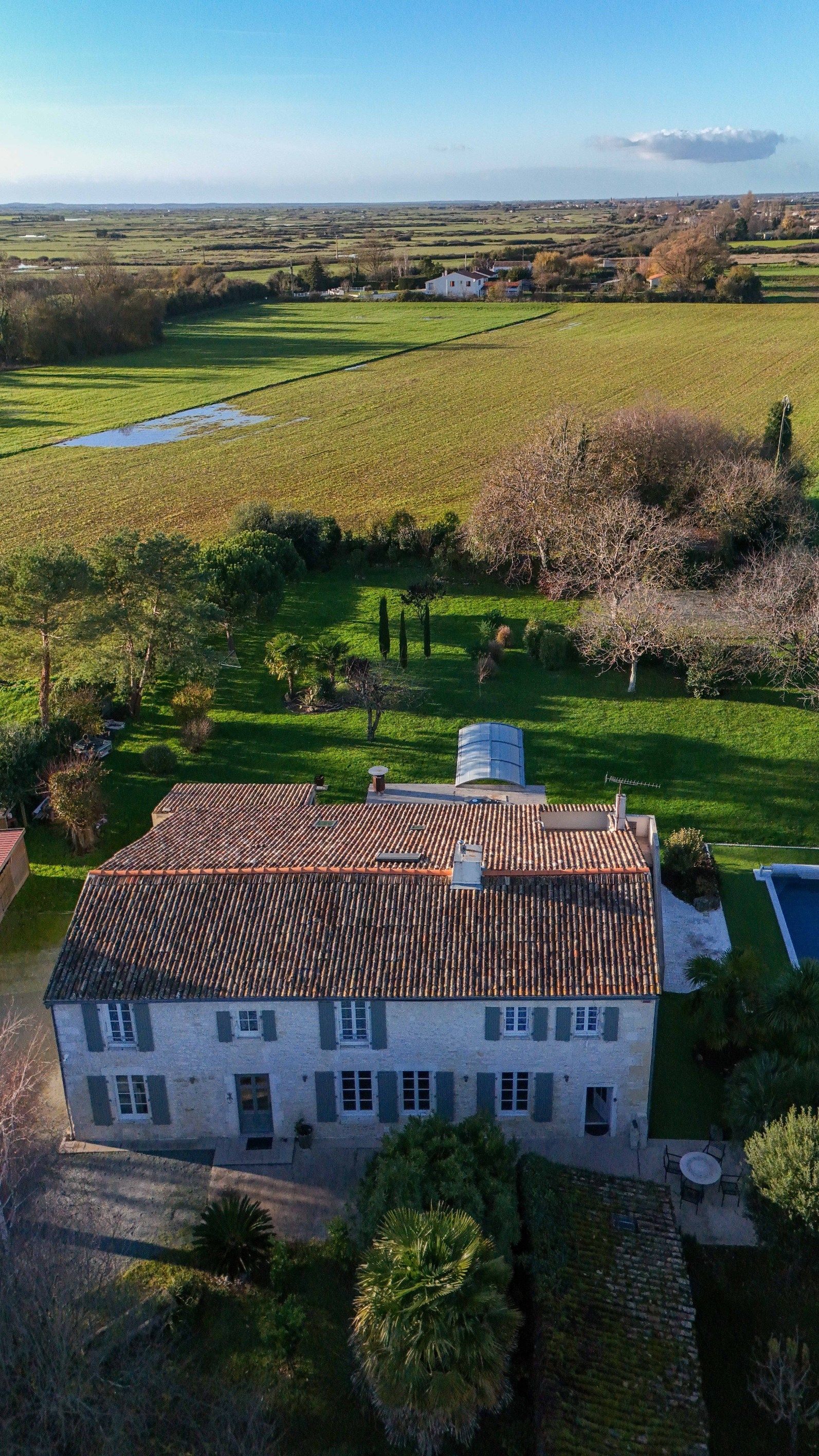 luxury house 11 Rooms for sale on LE GUA (17600)