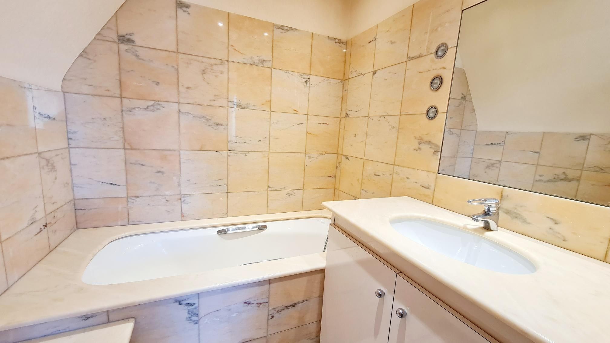 luxury house 7 Rooms for sale on HONFLEUR (14600)