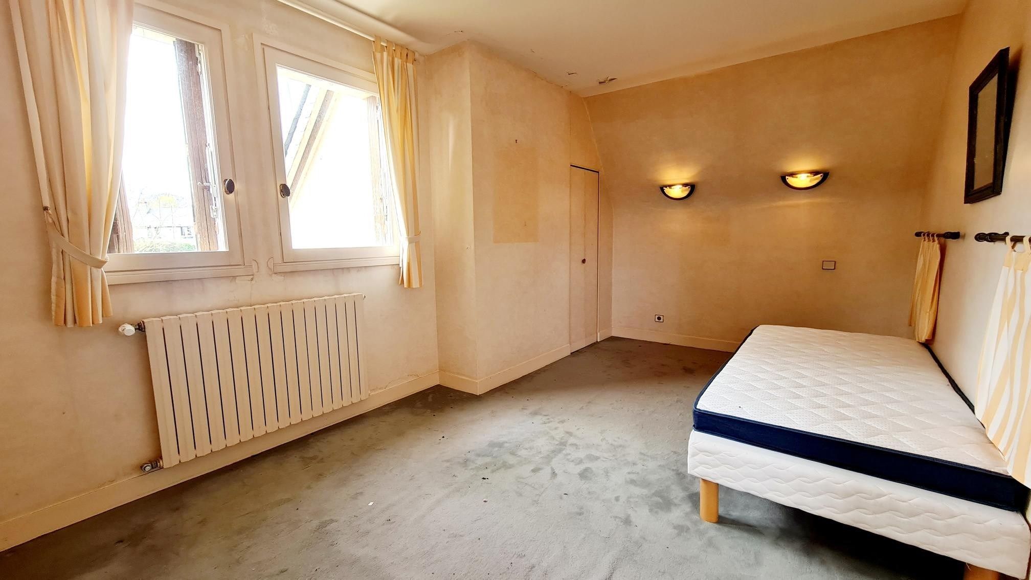 luxury house 7 Rooms for sale on HONFLEUR (14600)