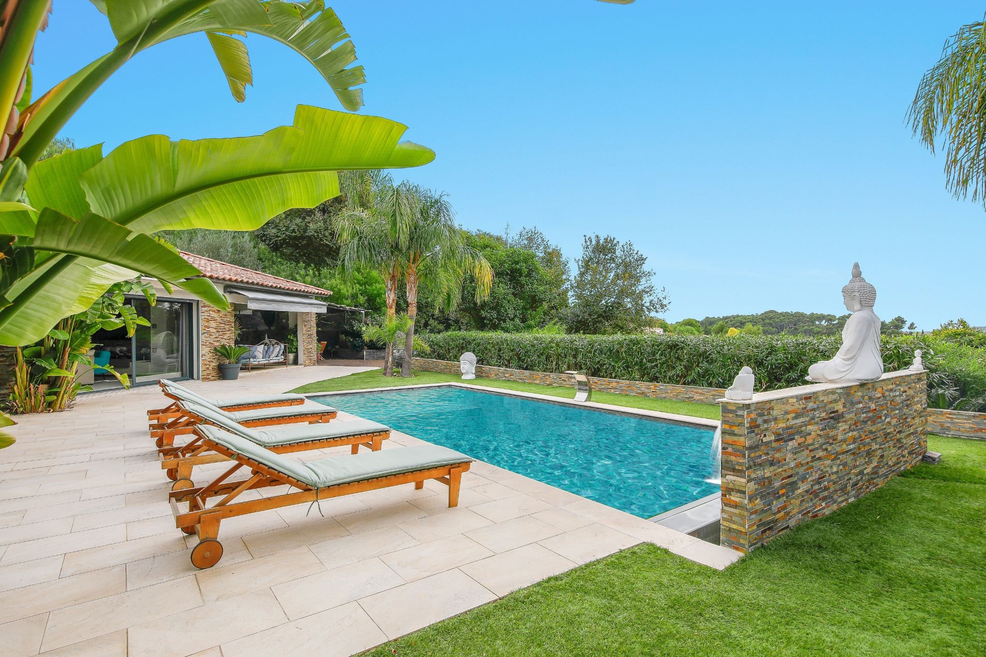 luxury house 7 Rooms for sale on OLLIOULES (83190)