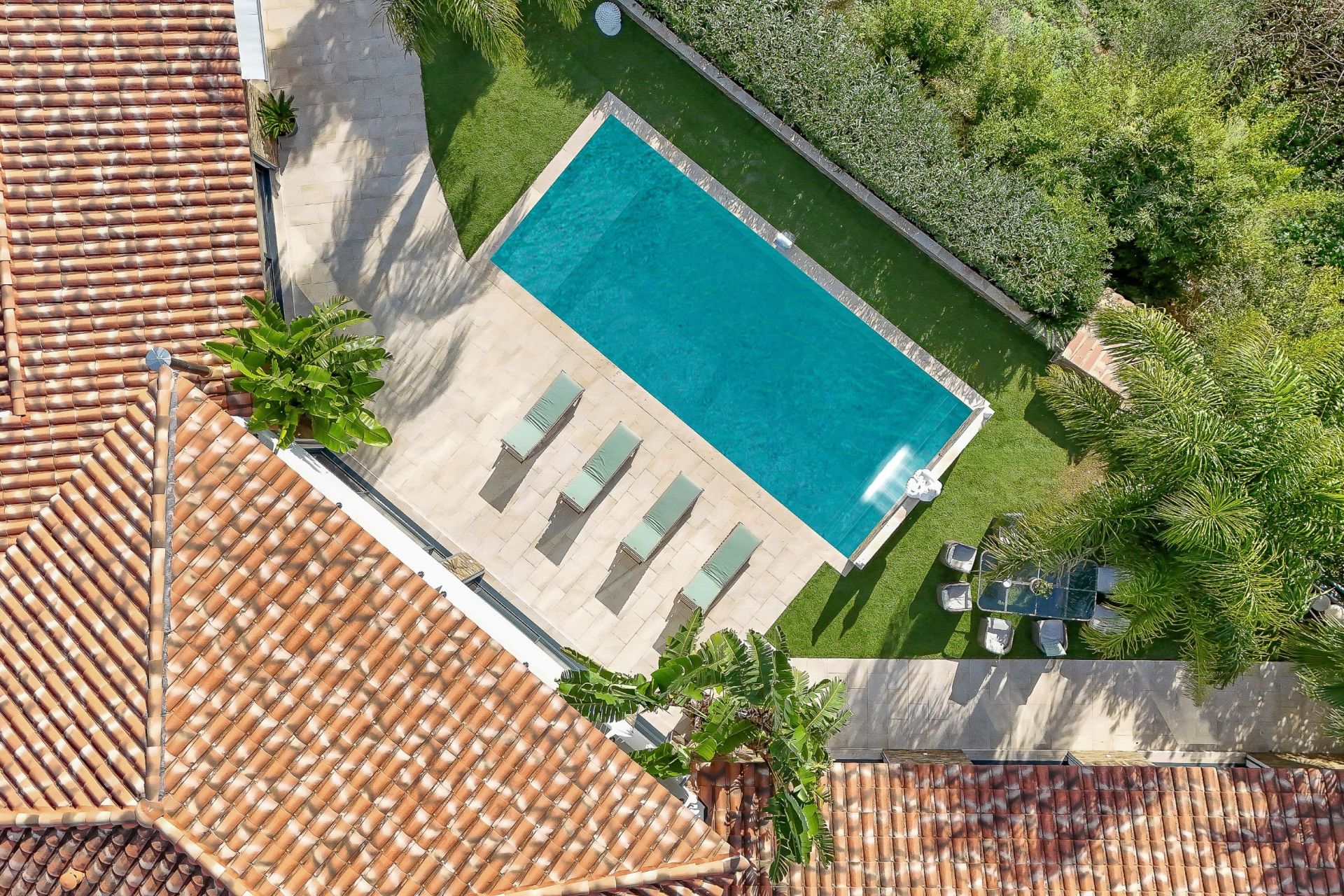 luxury house 7 Rooms for sale on OLLIOULES (83190)