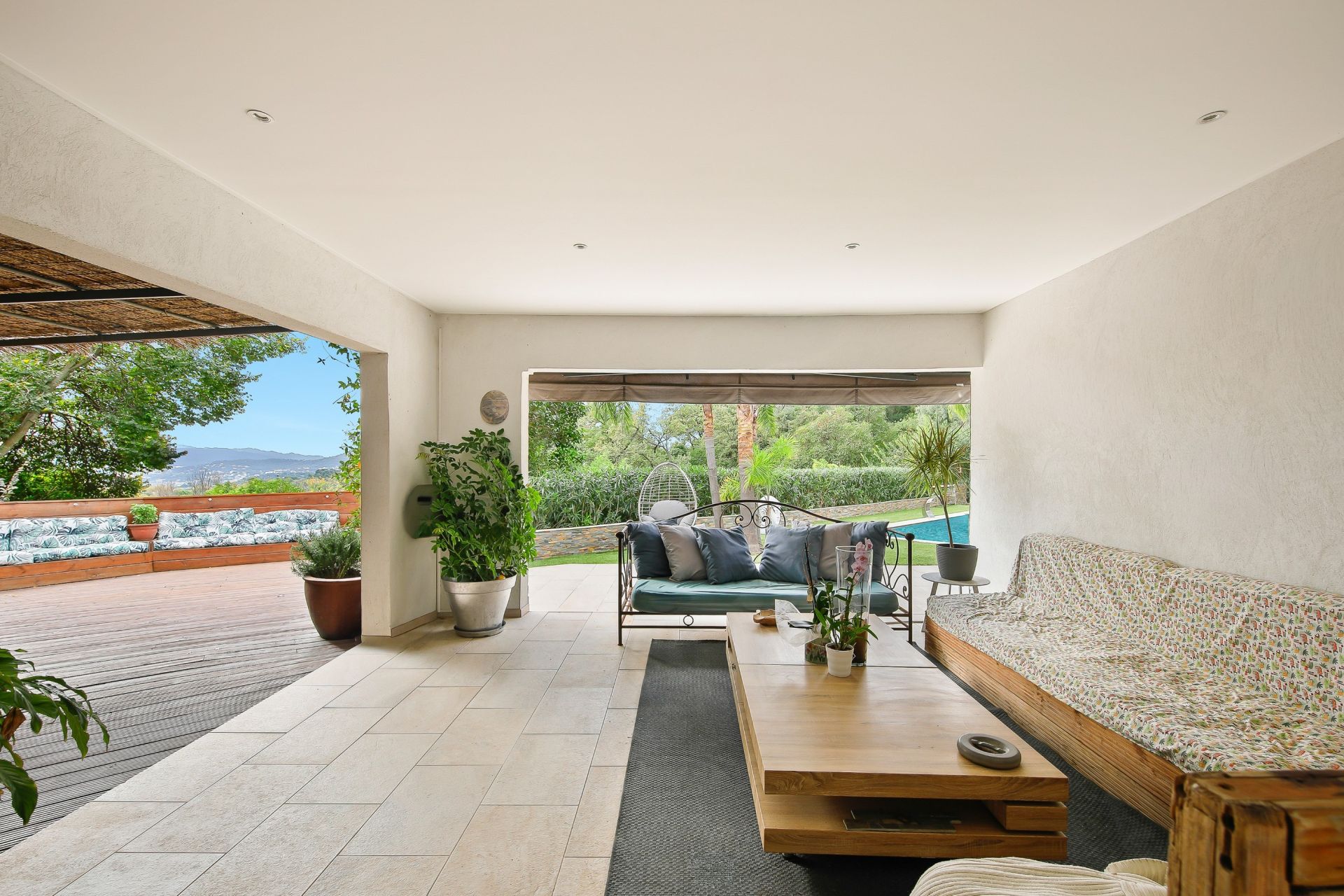 luxury house 7 Rooms for sale on OLLIOULES (83190)