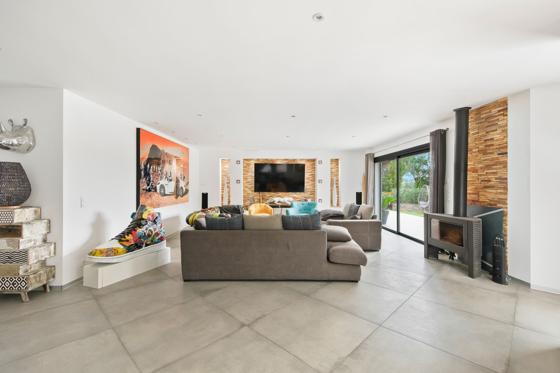 luxury house 7 Rooms for sale on OLLIOULES (83190)