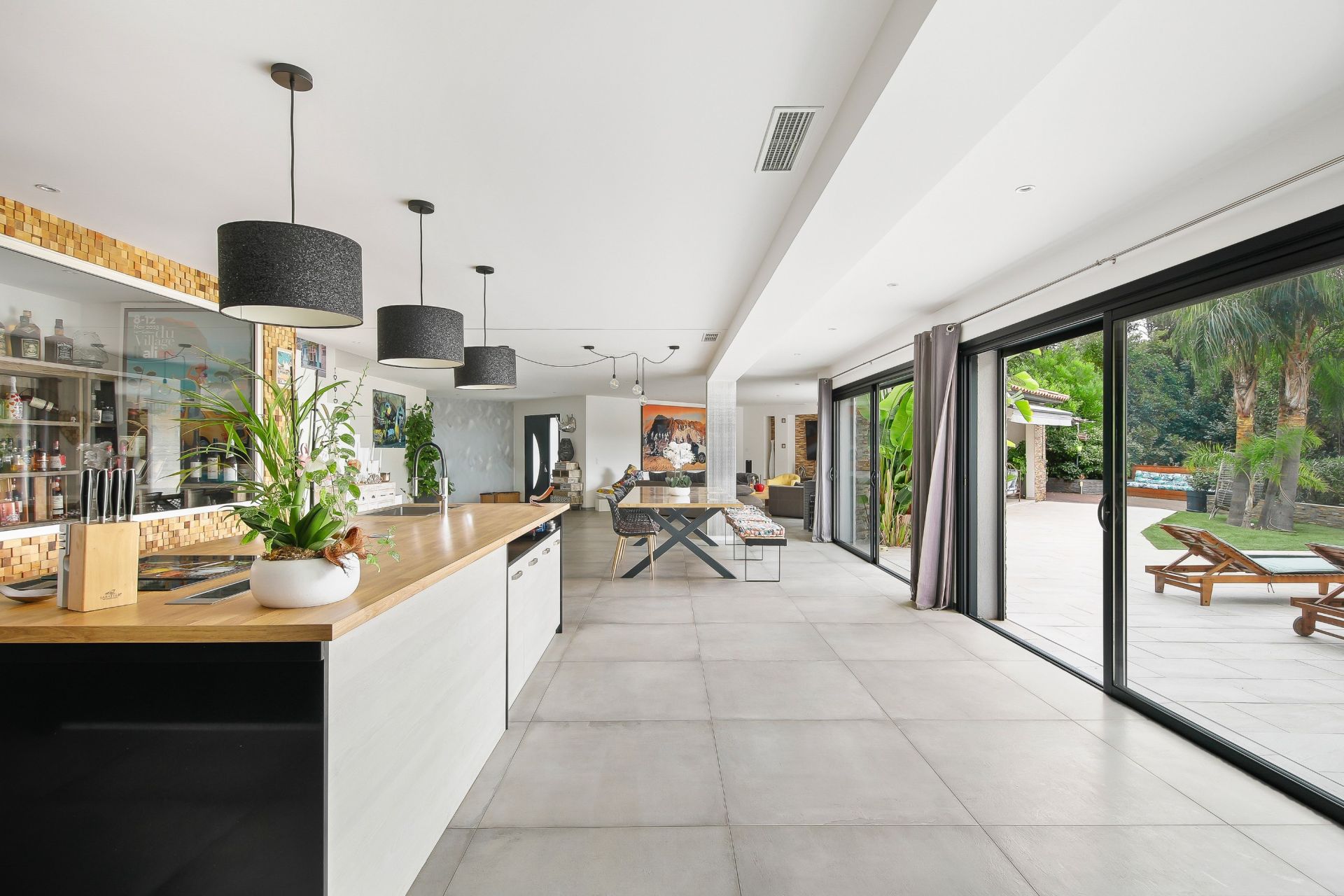 luxury house 7 Rooms for sale on OLLIOULES (83190)