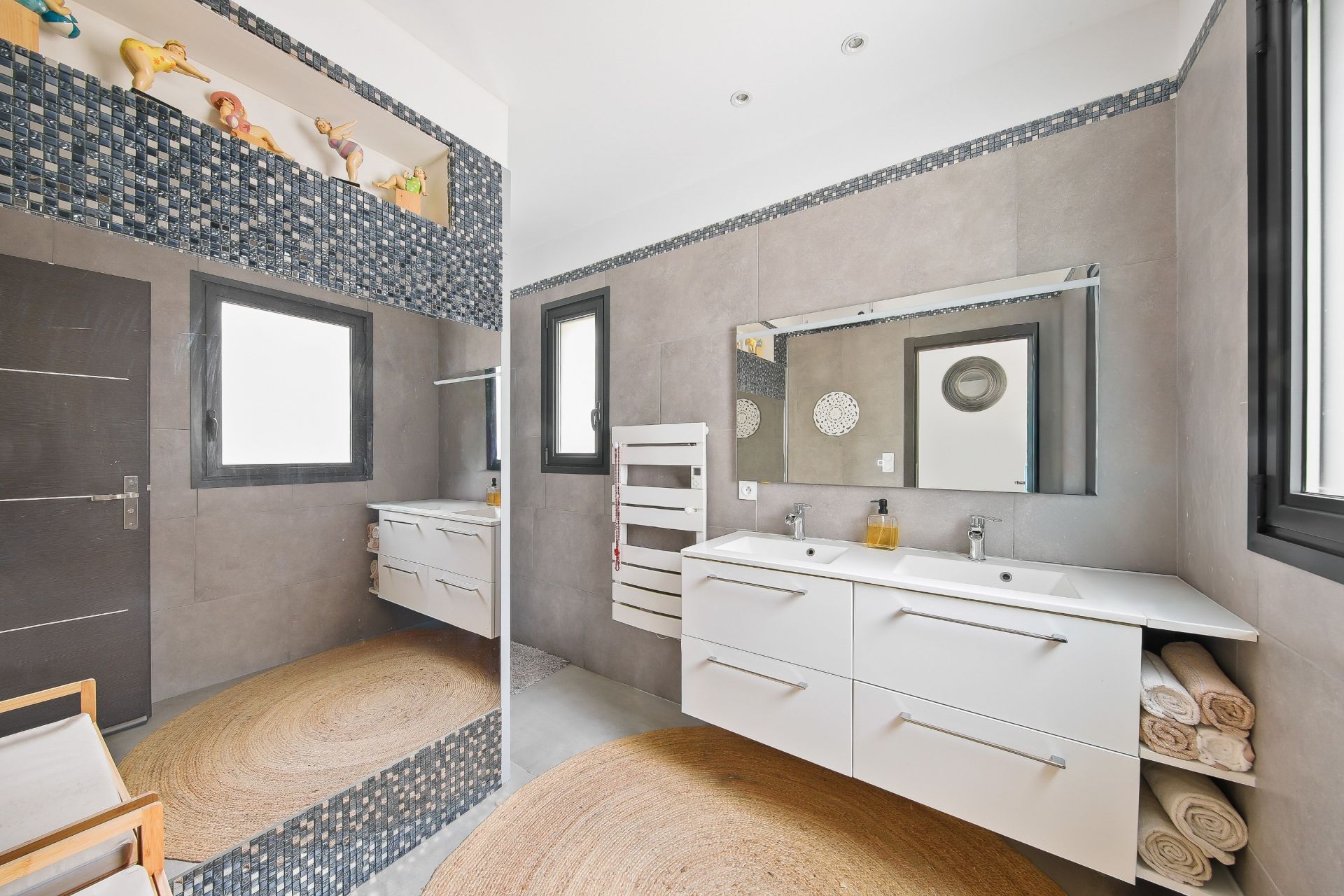 luxury house 7 Rooms for sale on OLLIOULES (83190)