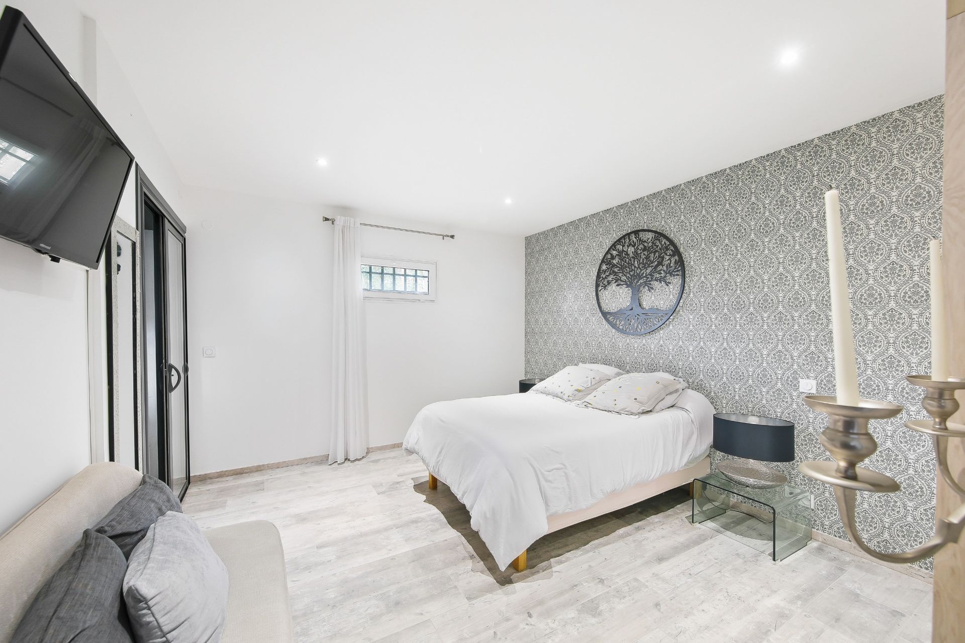 luxury house 7 Rooms for sale on OLLIOULES (83190)