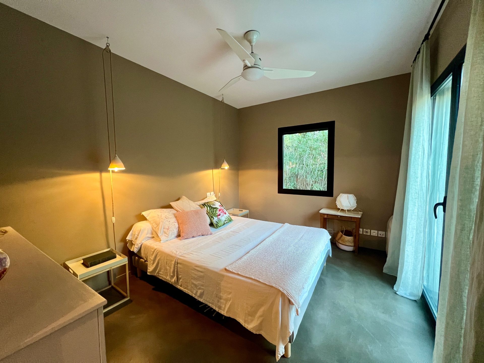 luxury house 5 Rooms for sale on ST REMY DE PROVENCE (13210)