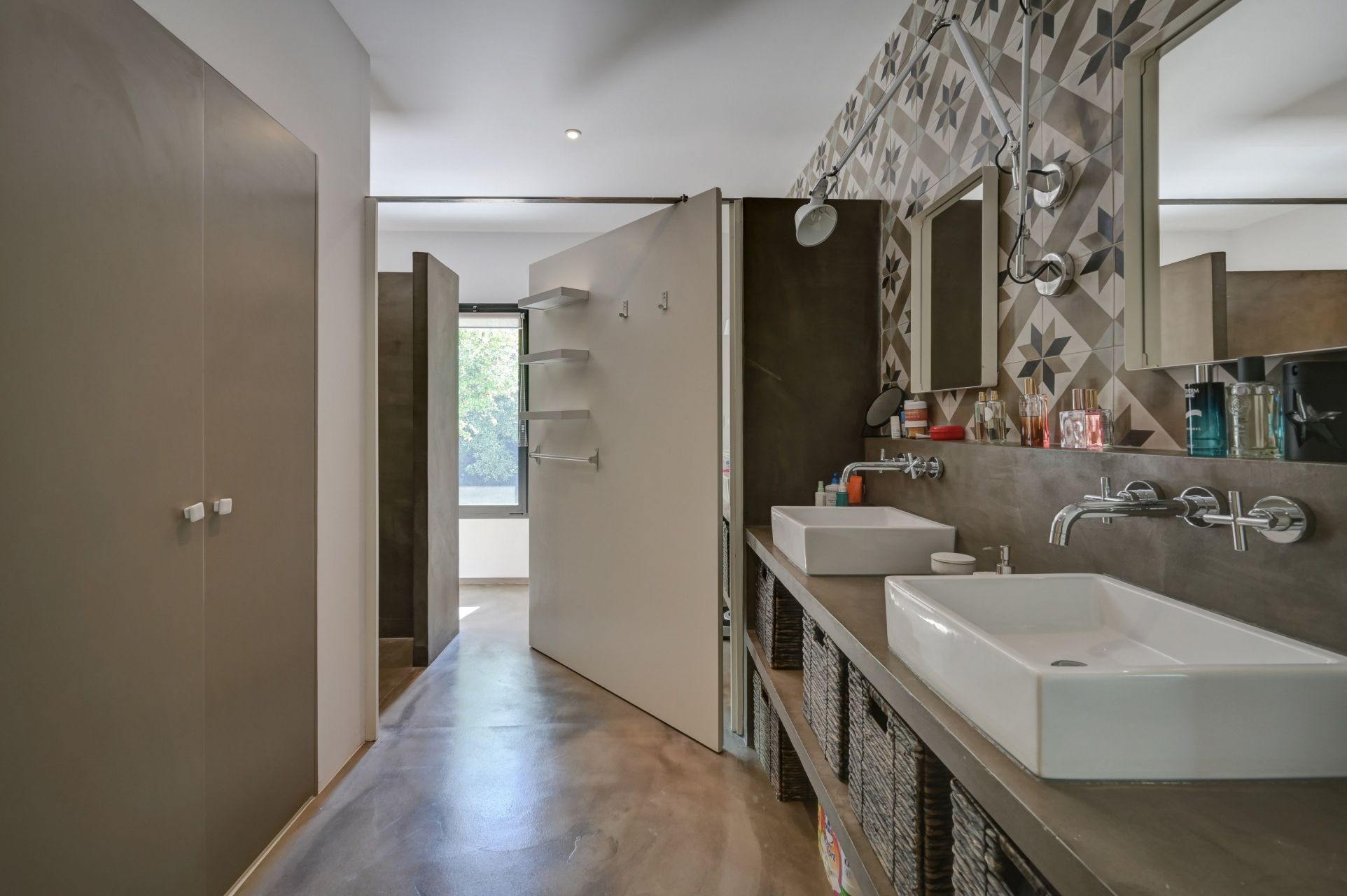 luxury house 5 Rooms for sale on ST REMY DE PROVENCE (13210)