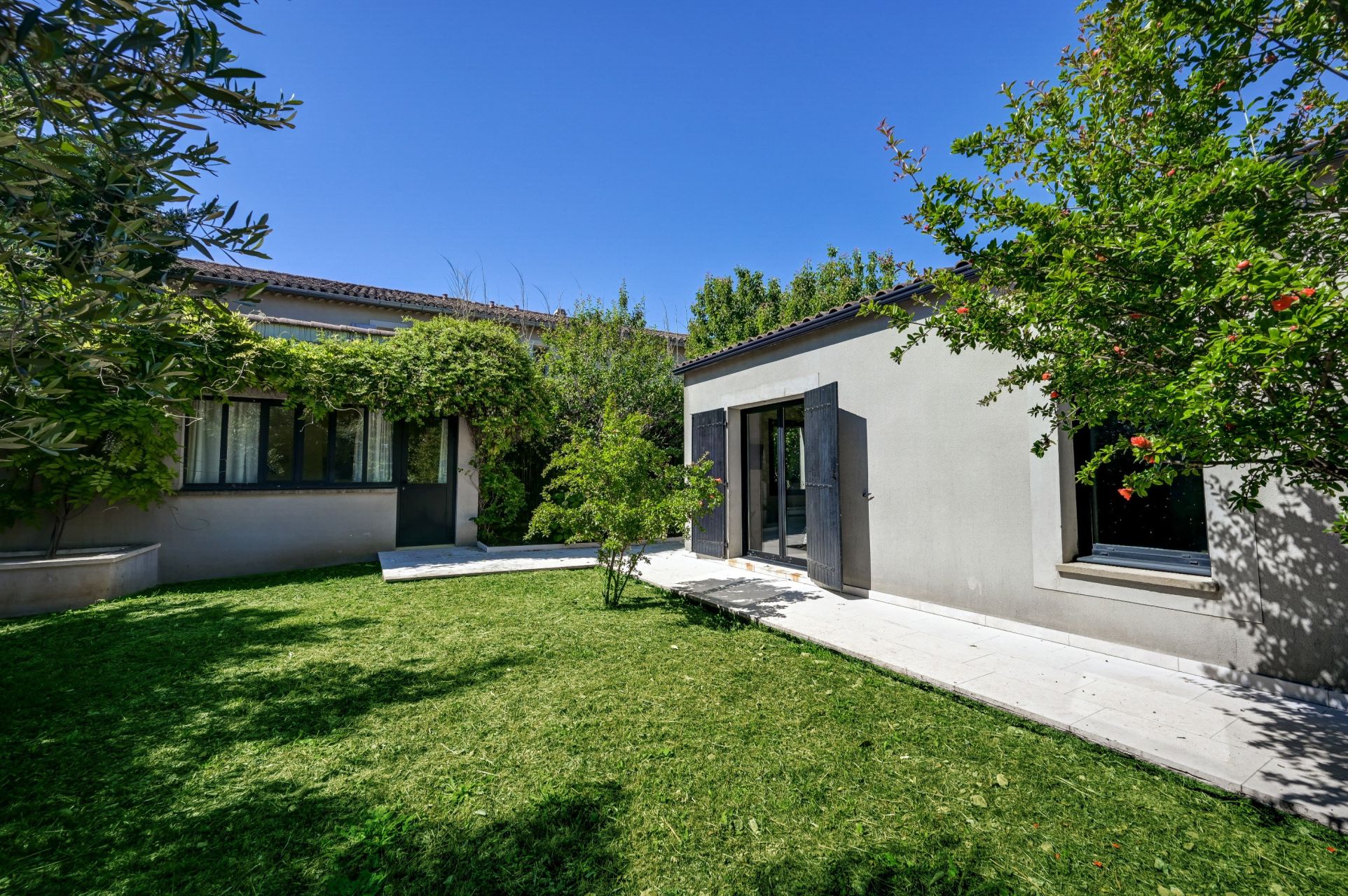 luxury house 5 Rooms for sale on ST REMY DE PROVENCE (13210)