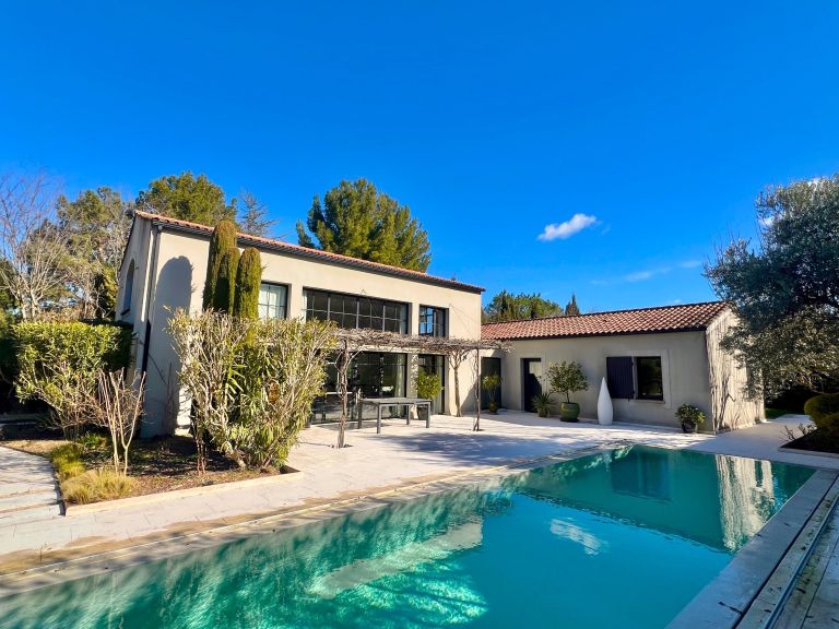 luxury house 5 Rooms for sale on ST REMY DE PROVENCE (13210)