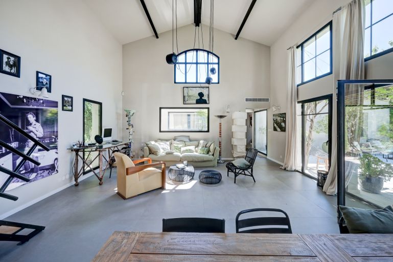 luxury house 5 Rooms for sale on ST REMY DE PROVENCE (13210)