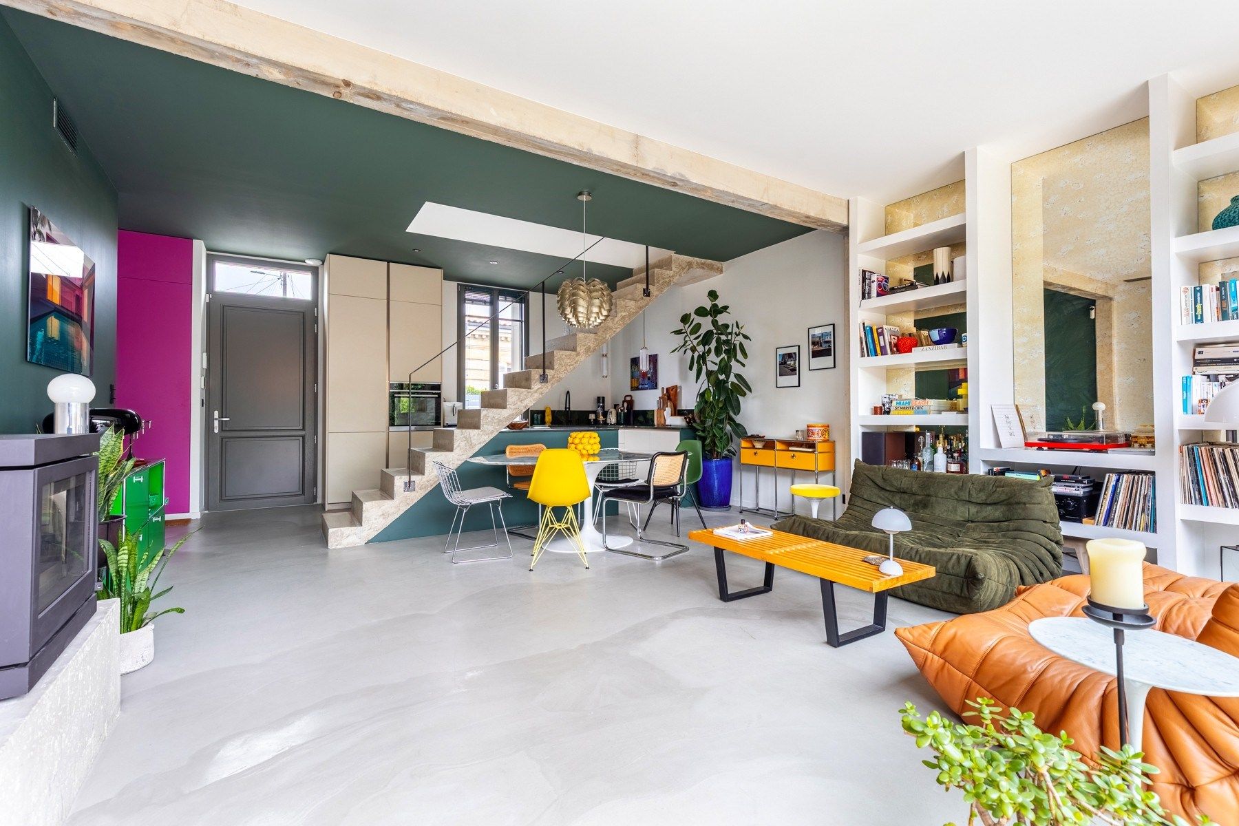 luxury house 5 Rooms for sale on BORDEAUX (33000)