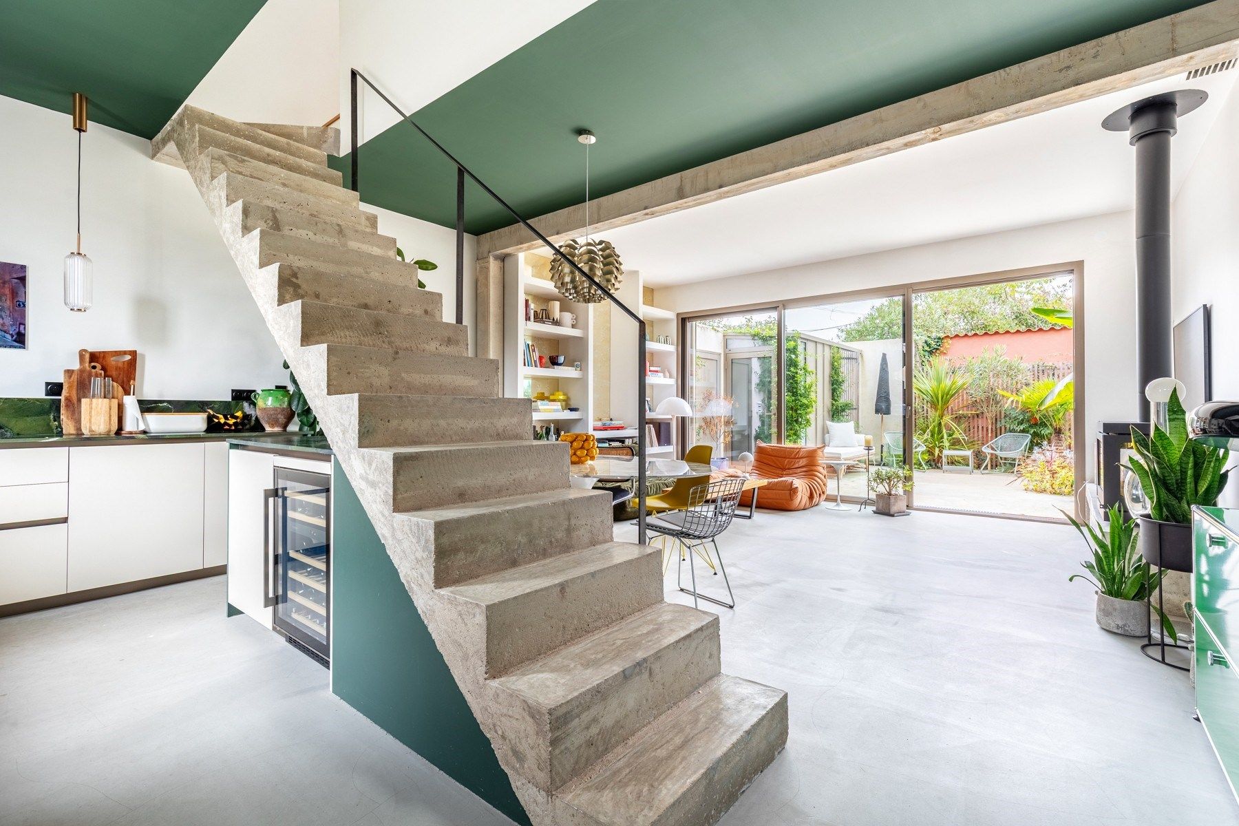 luxury house 5 Rooms for sale on BORDEAUX (33000)