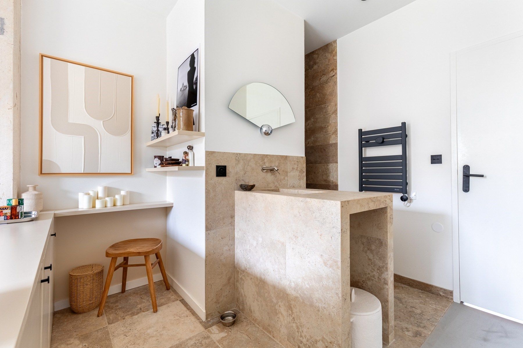 luxury house 5 Rooms for sale on BORDEAUX (33000)