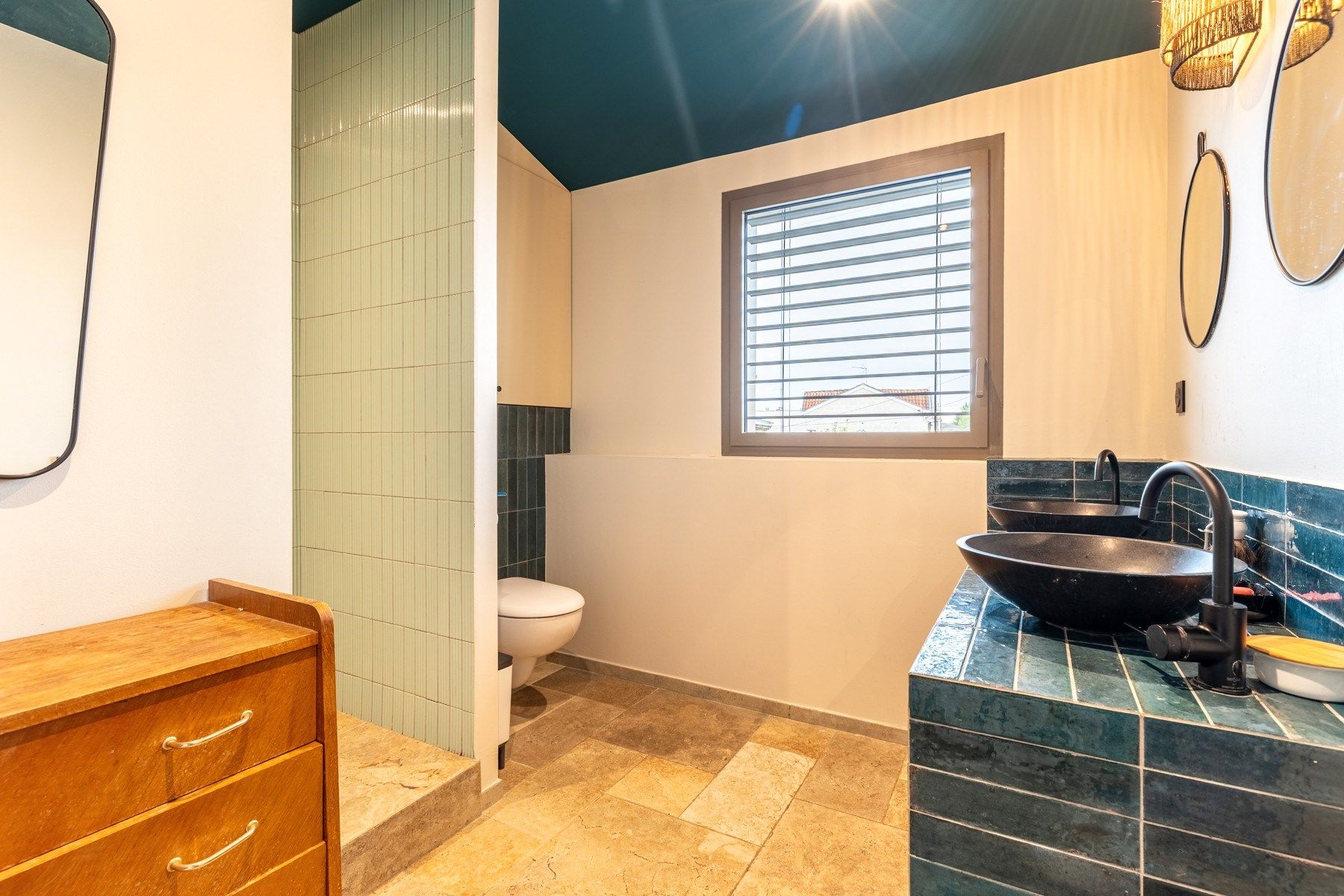 luxury house 5 Rooms for sale on BORDEAUX (33000)