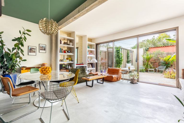 luxury house 5 Rooms for sale on BORDEAUX (33000)