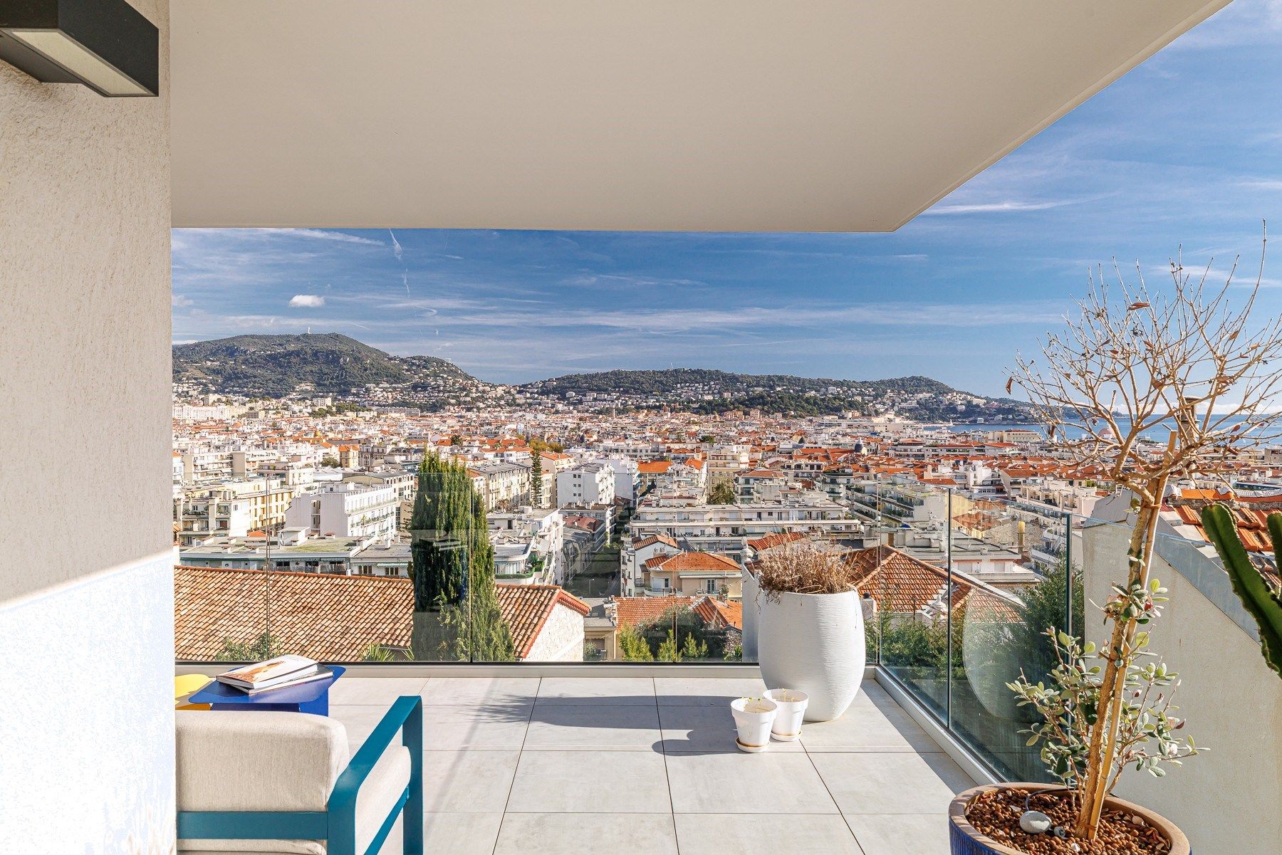 luxury apartment 4 Rooms for sale on NICE (06000)