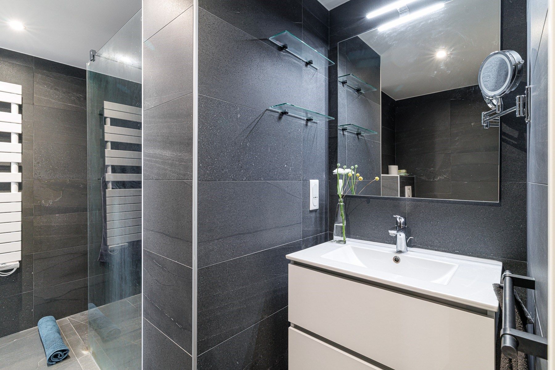 luxury apartment 4 Rooms for sale on NICE (06000)