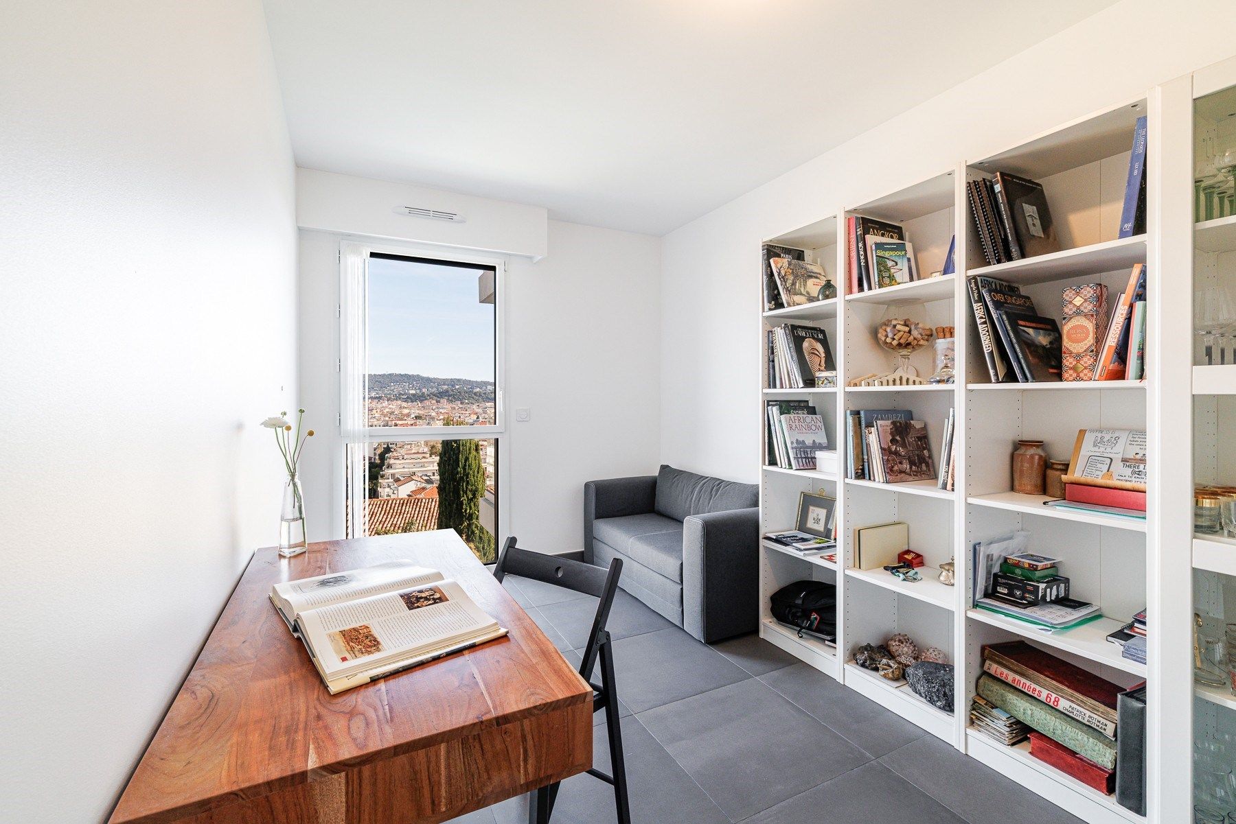 luxury apartment 4 Rooms for sale on NICE (06000)