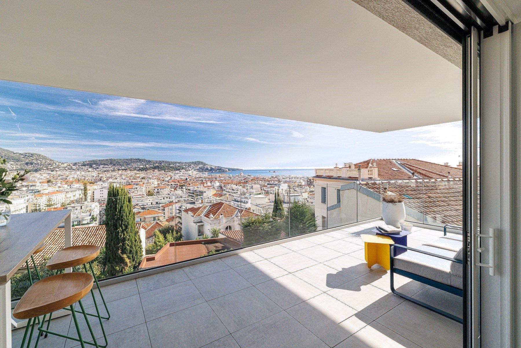 luxury apartment 4 Rooms for sale on NICE (06000)