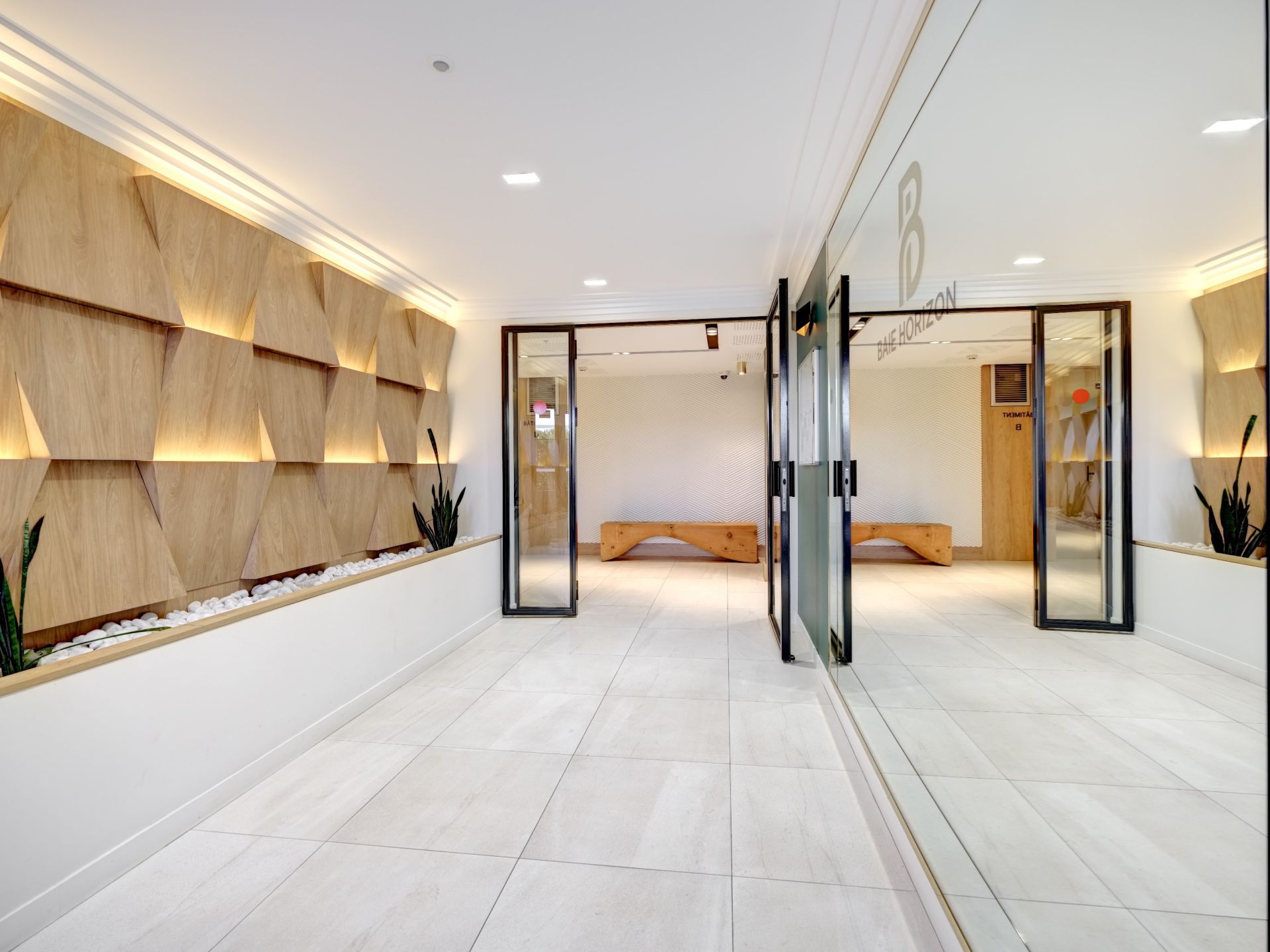 luxury apartment 4 Rooms for sale on NICE (06000)