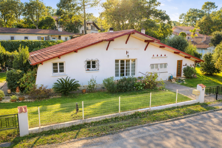 luxury house 6 Rooms for sale on SEIGNOSSE (40510)