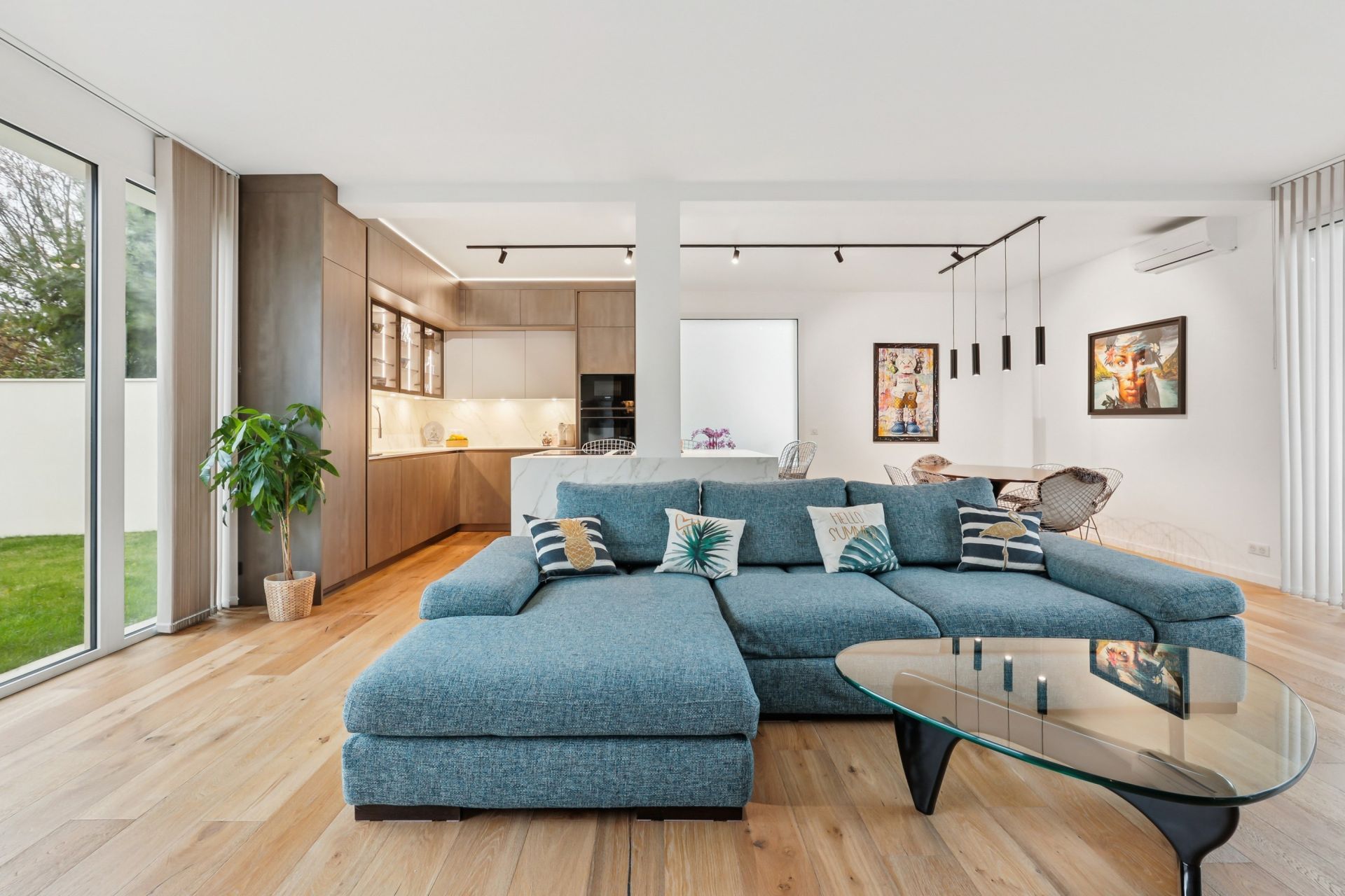 luxury house 5 Rooms for sale on CLAMART (92140)