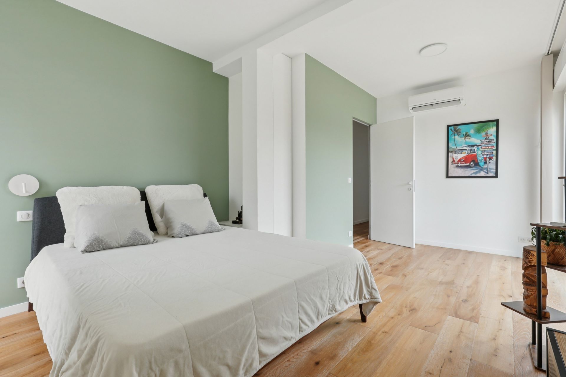 luxury house 5 Rooms for sale on CLAMART (92140)