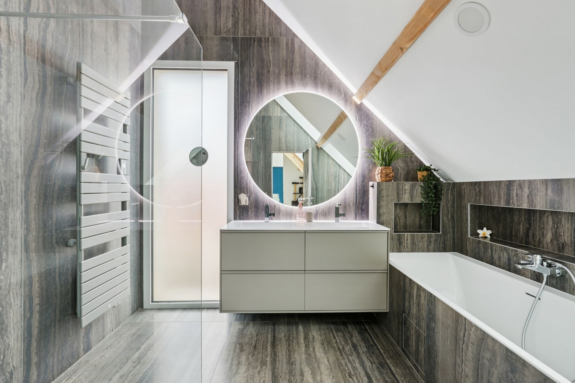 luxury house 5 Rooms for sale on CLAMART (92140)