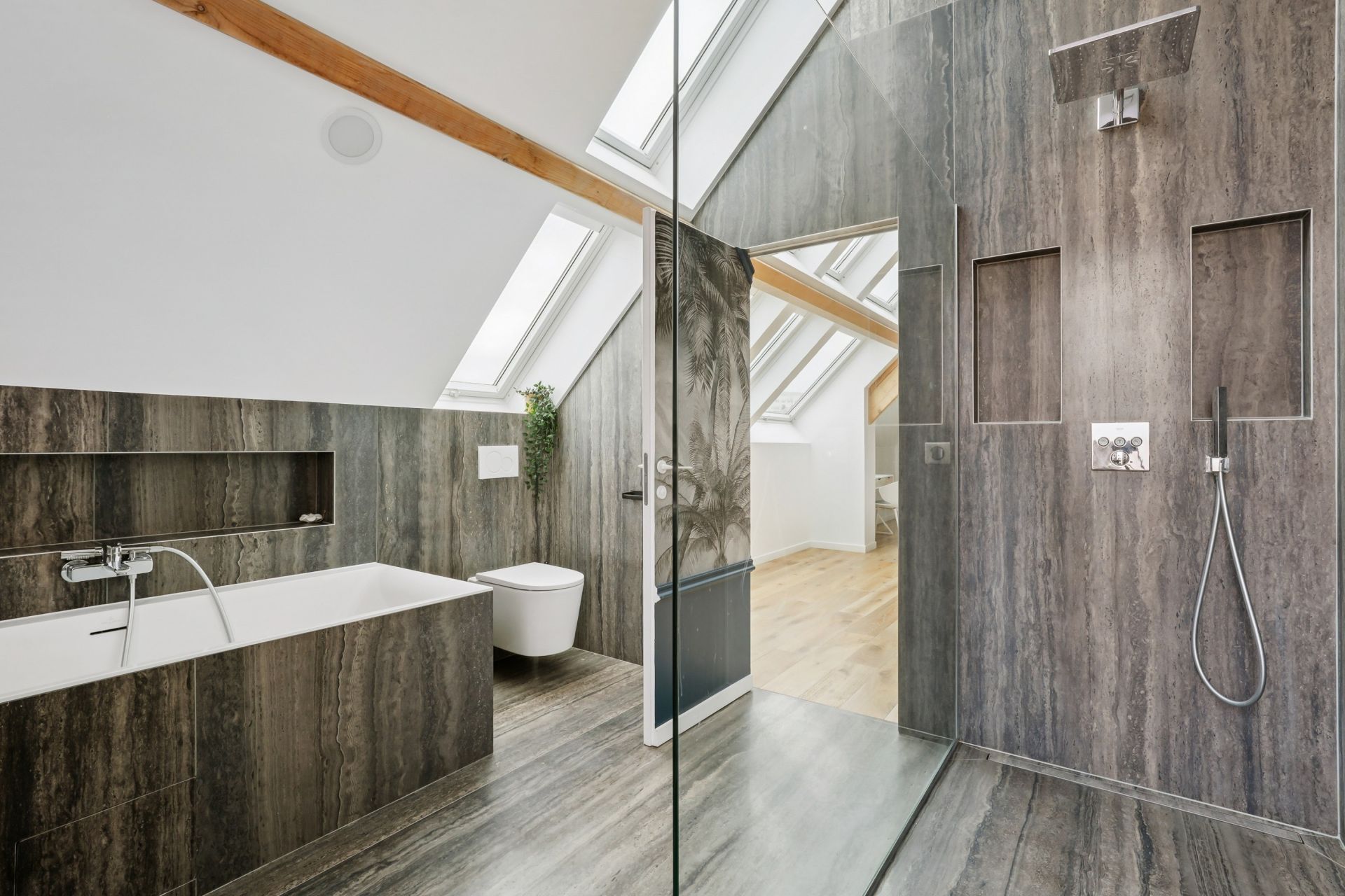 luxury house 5 Rooms for sale on CLAMART (92140)