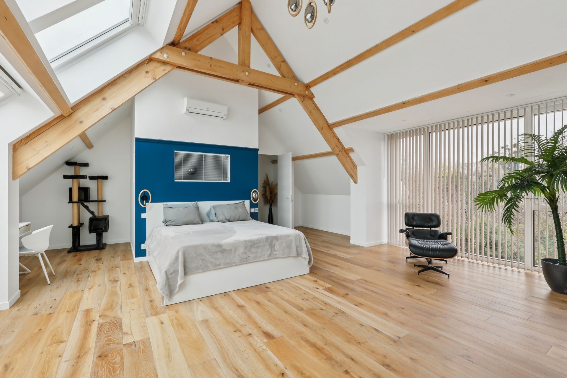 luxury house 5 Rooms for sale on CLAMART (92140)