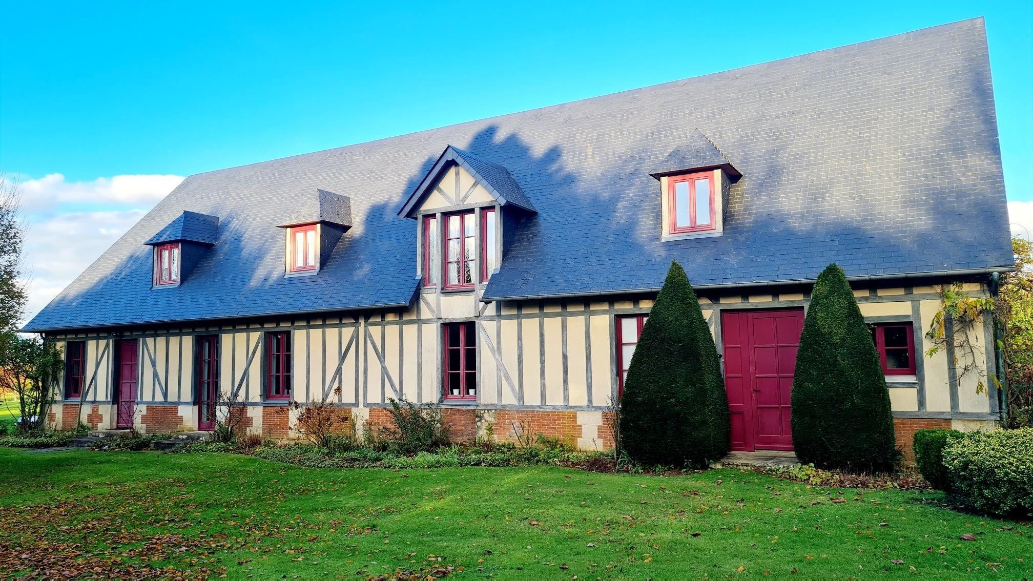 luxury house 9 Rooms for sale on QUETTEVILLE (14130)