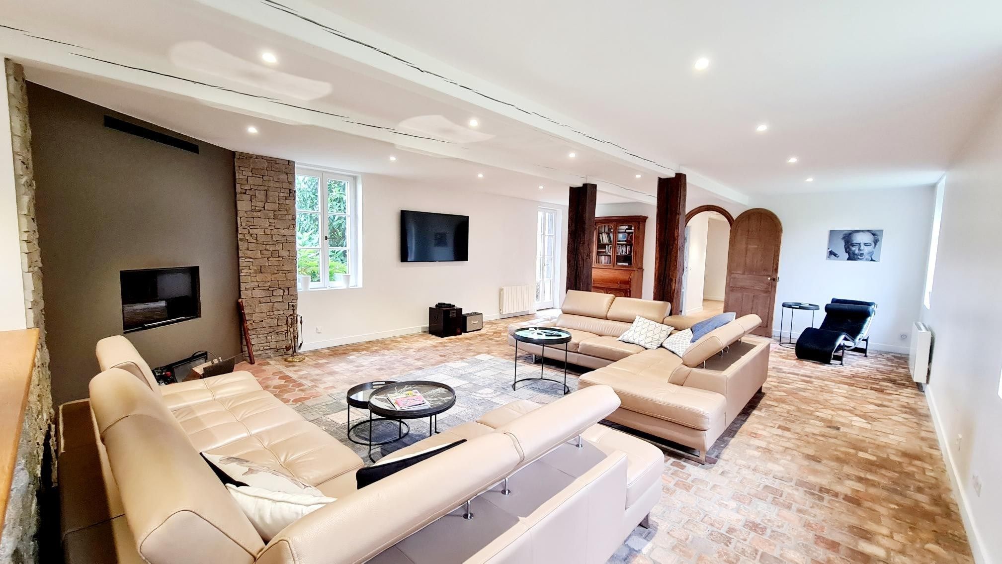 luxury house 9 Rooms for sale on QUETTEVILLE (14130)