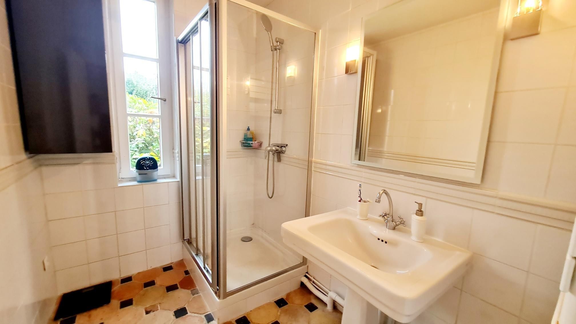 luxury house 9 Rooms for sale on QUETTEVILLE (14130)