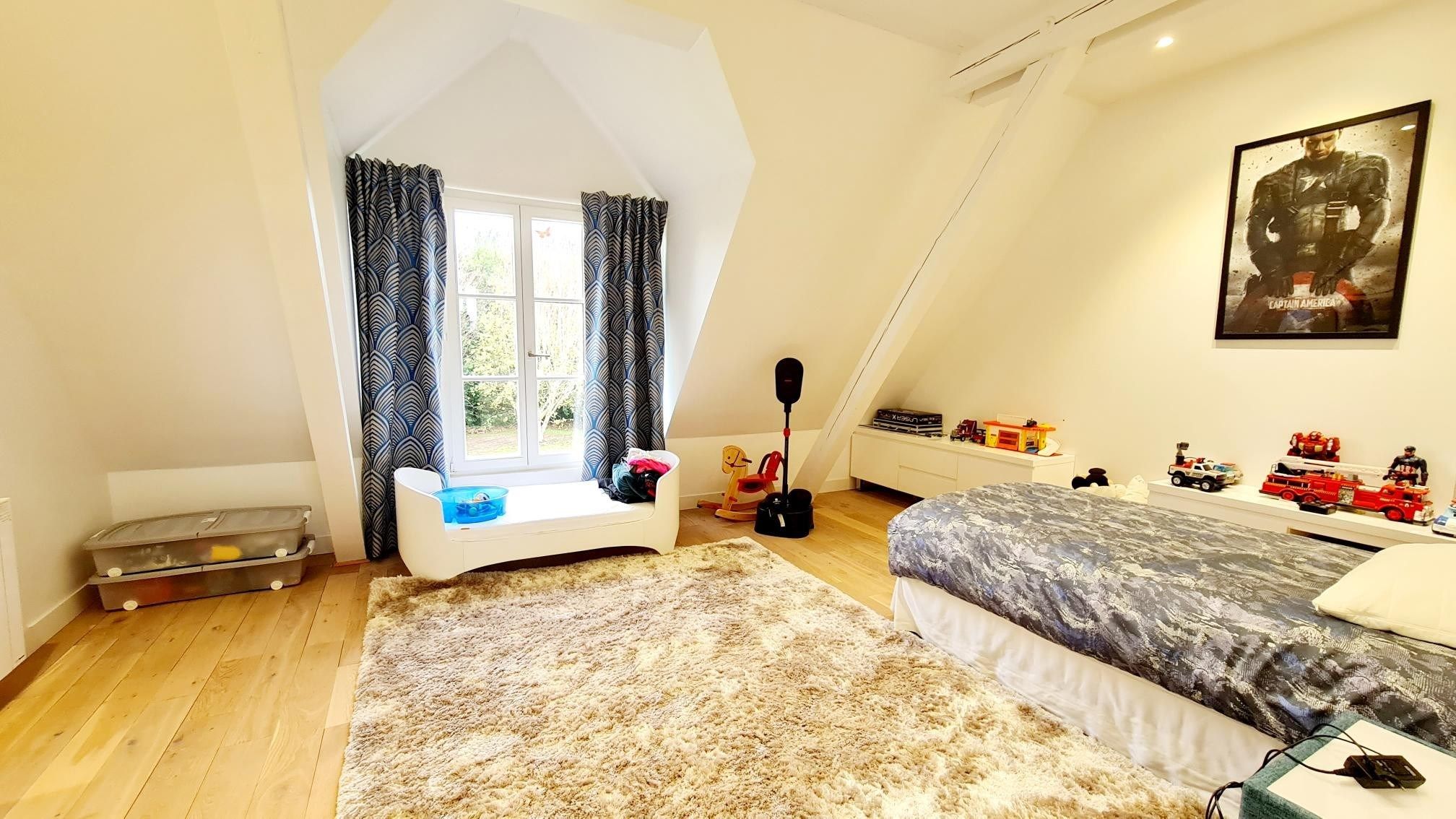 luxury house 9 Rooms for sale on QUETTEVILLE (14130)