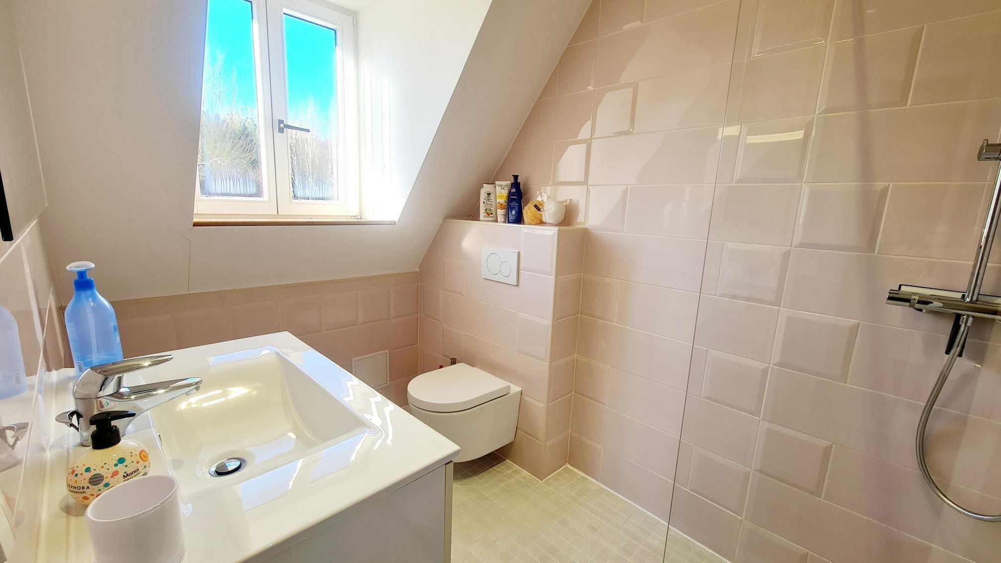 luxury house 9 Rooms for sale on QUETTEVILLE (14130)