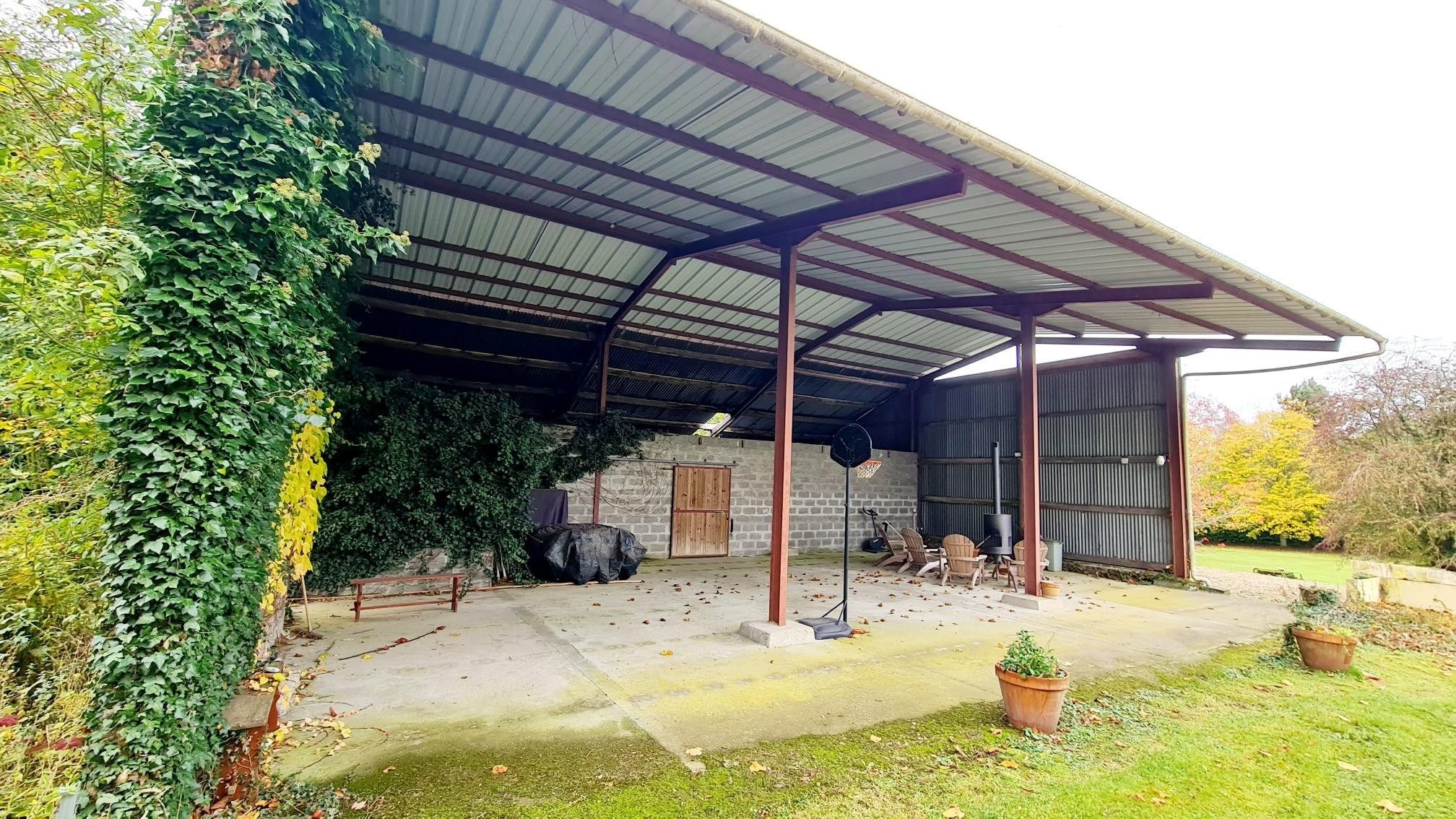 luxury house 9 Rooms for sale on PONT L EVEQUE (14130)