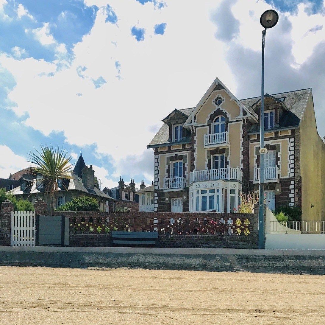 luxury apartment 6 Rooms for sale on VILLERS SUR MER (14640)