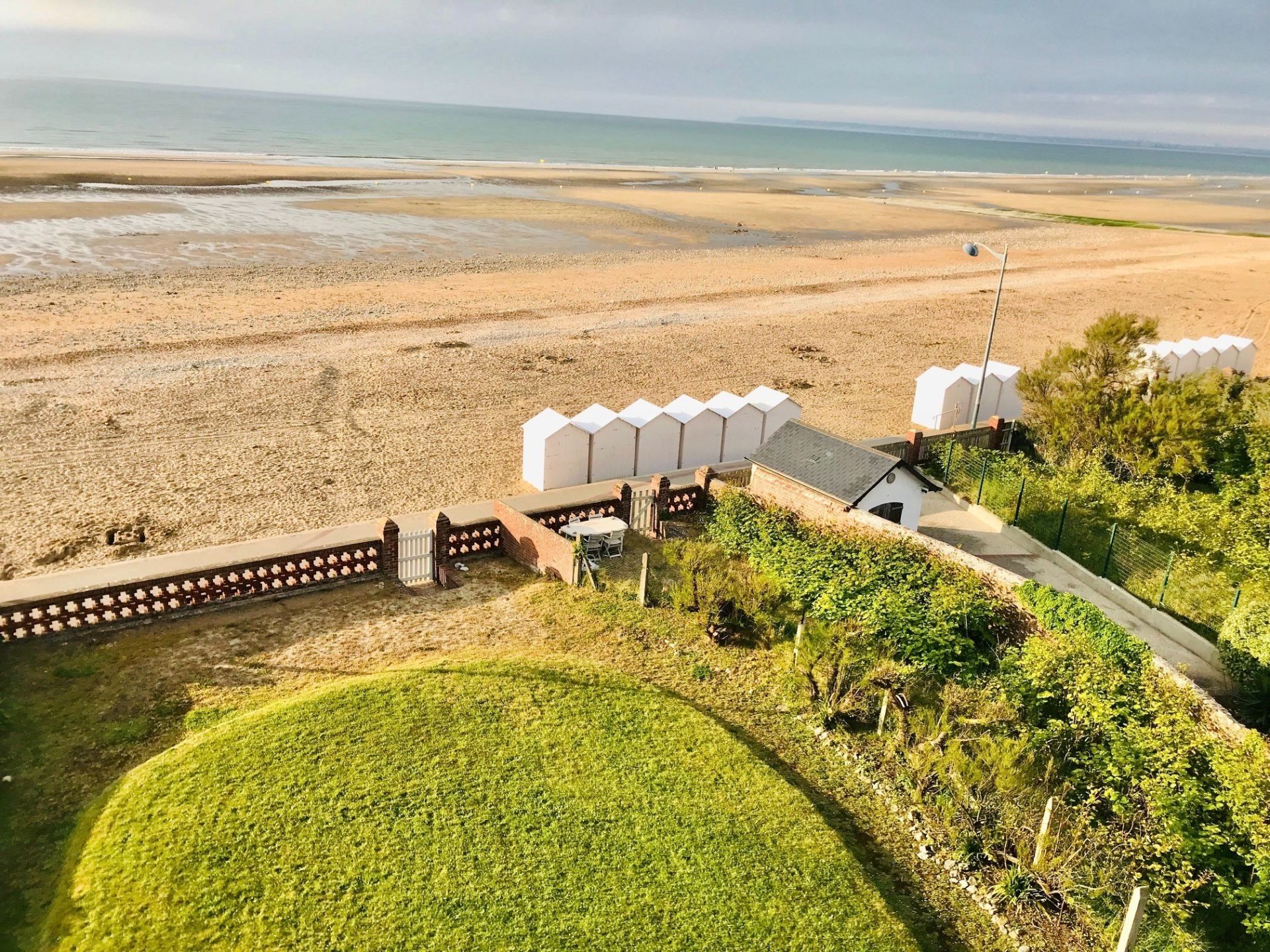 luxury apartment 6 Rooms for sale on VILLERS SUR MER (14640)