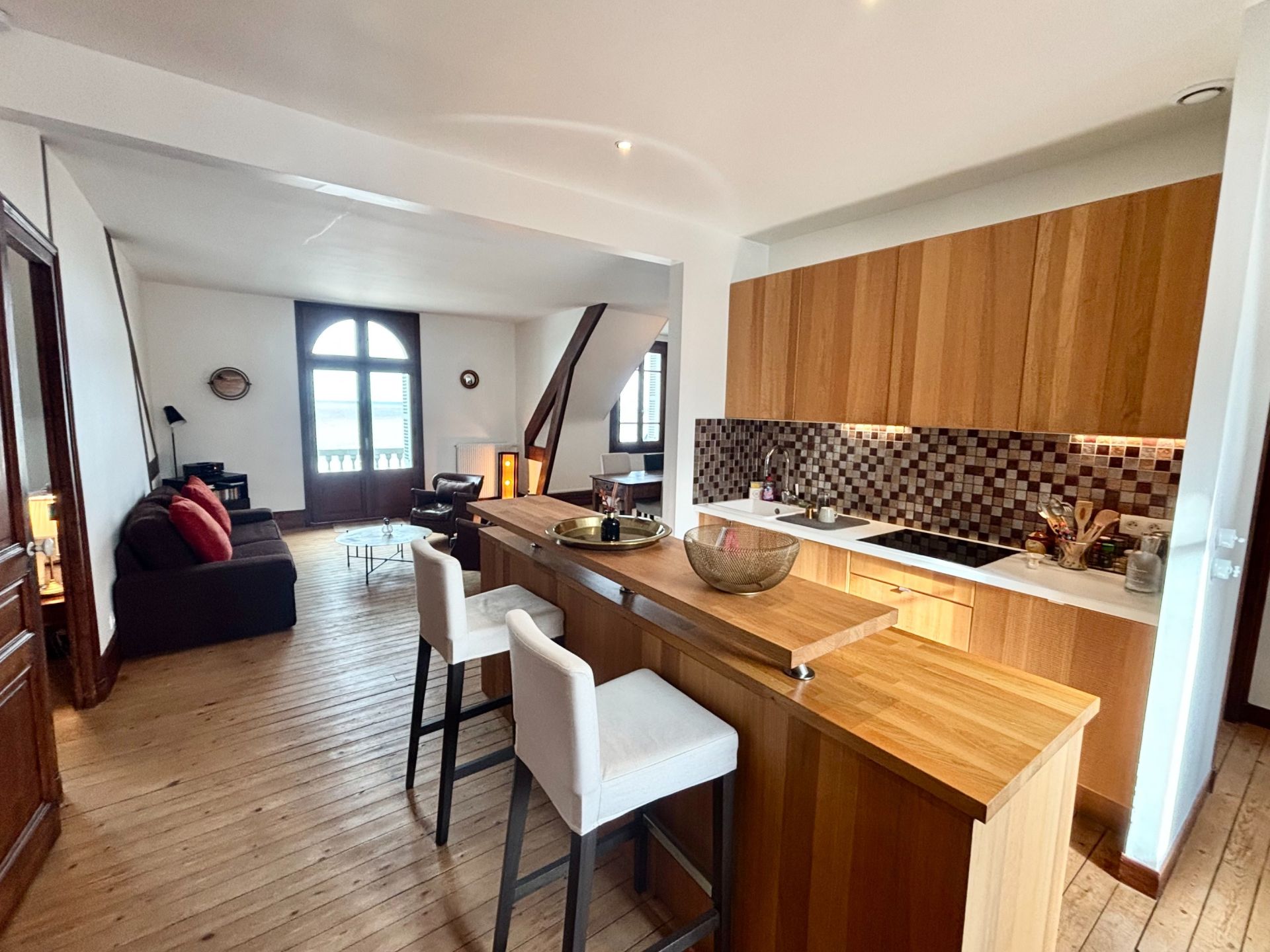 luxury apartment 6 Rooms for sale on VILLERS SUR MER (14640)