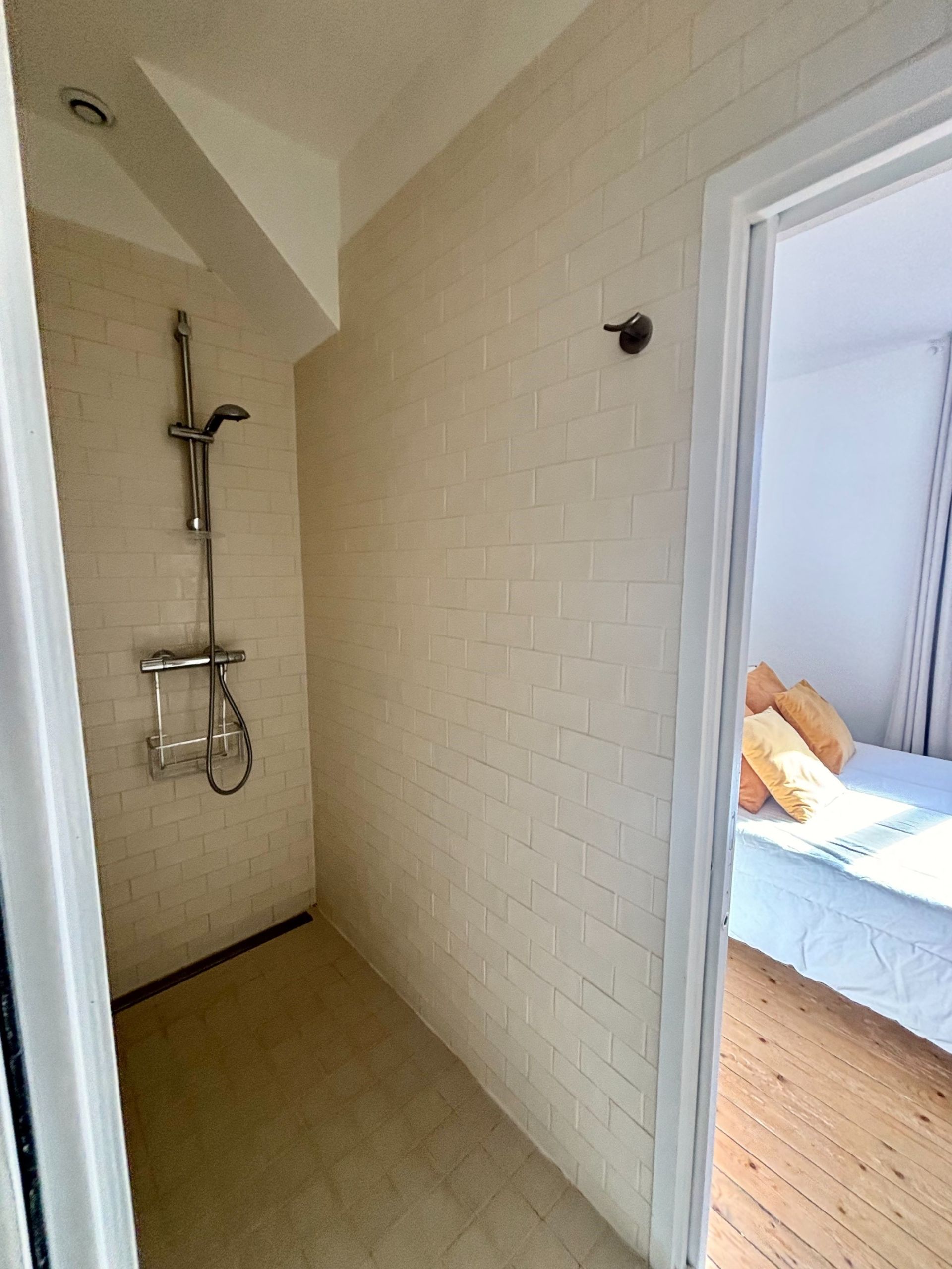 luxury apartment 6 Rooms for sale on VILLERS SUR MER (14640)