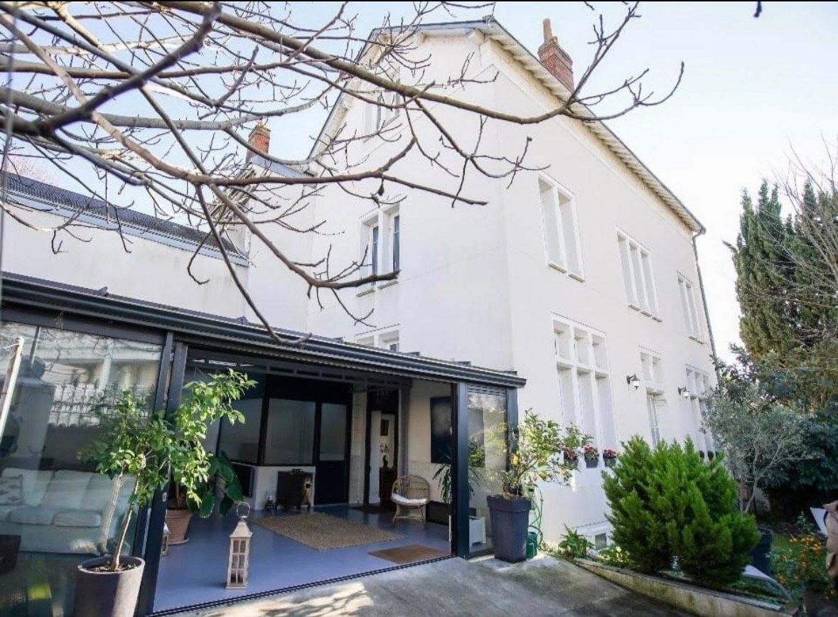 luxury house 9 Rooms for sale on TOURS (37000)