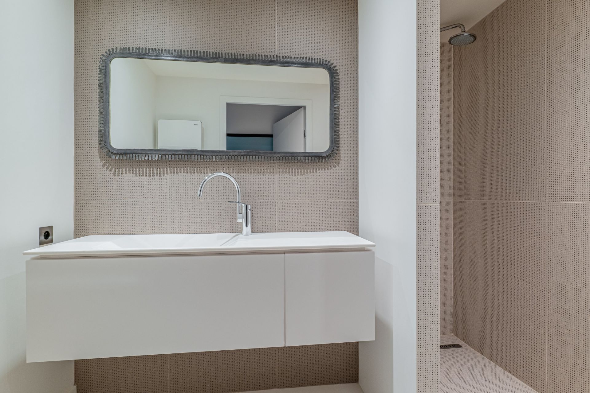 luxury apartment 5 Rooms for sale on LYON (69006)